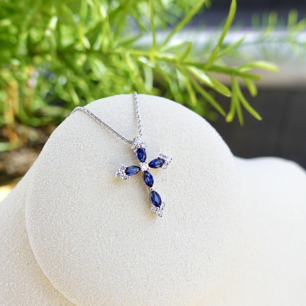 18K金藍寶石鑽石吊墜 - 十字架