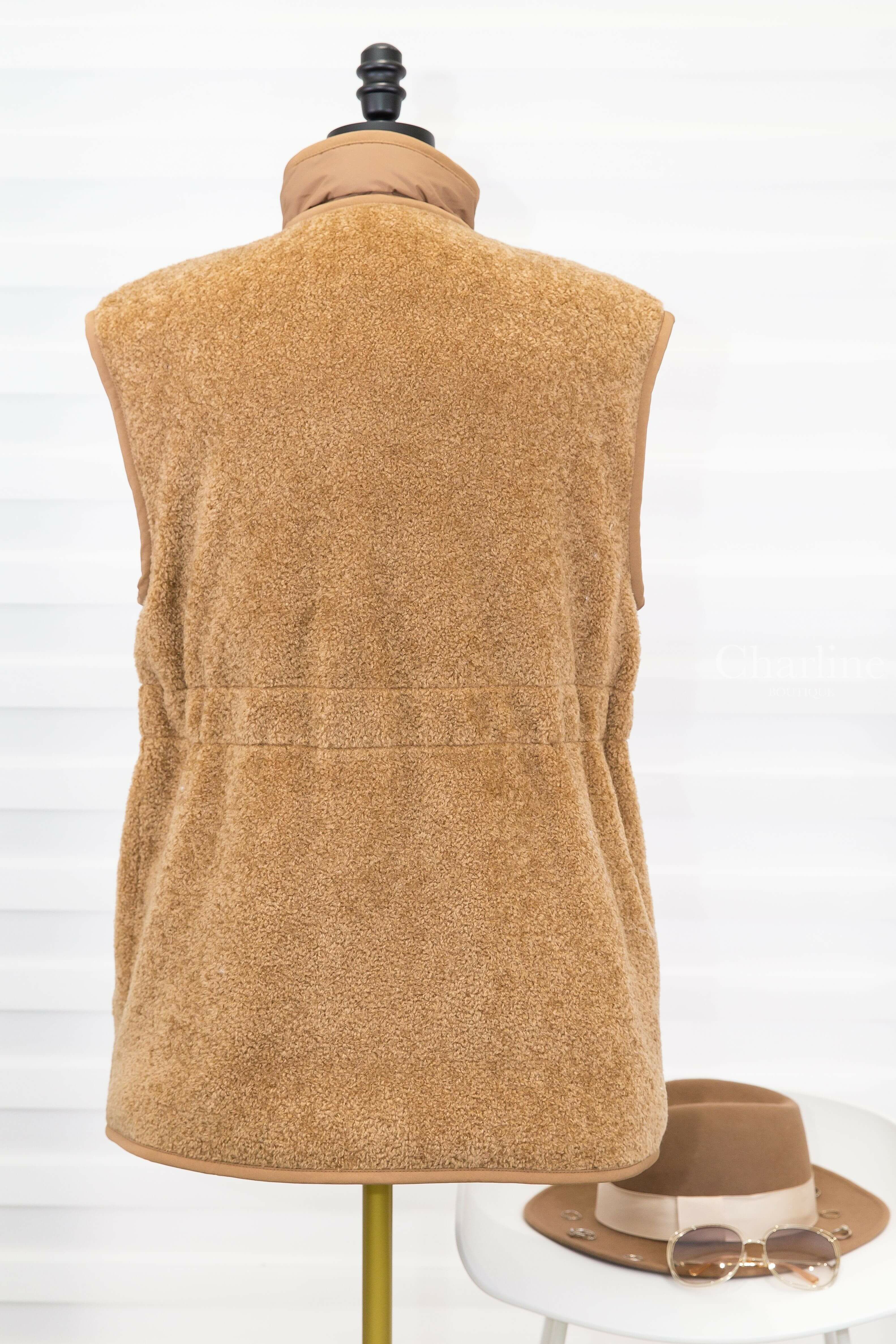 Moncler Bost Teddy Down Gilet 淺褐色小立領抽繩收腰扣式毛毛混棉質羽絨背心-Charline Boutique 精品代購