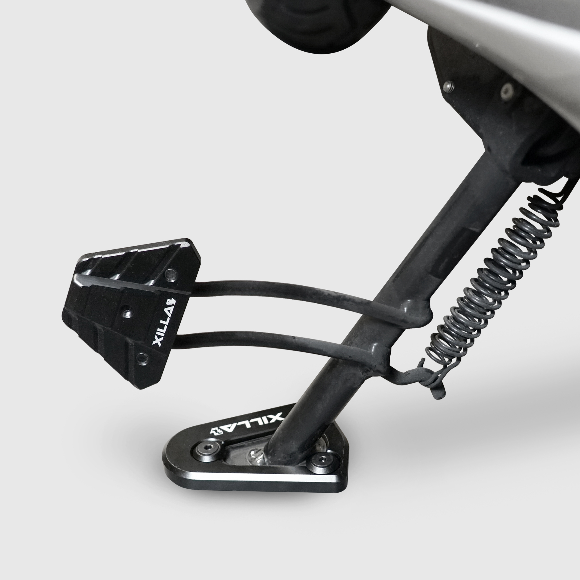 VESPA 偉士牌 SPRINT 150｜鋁合金側柱加大底座/踢片