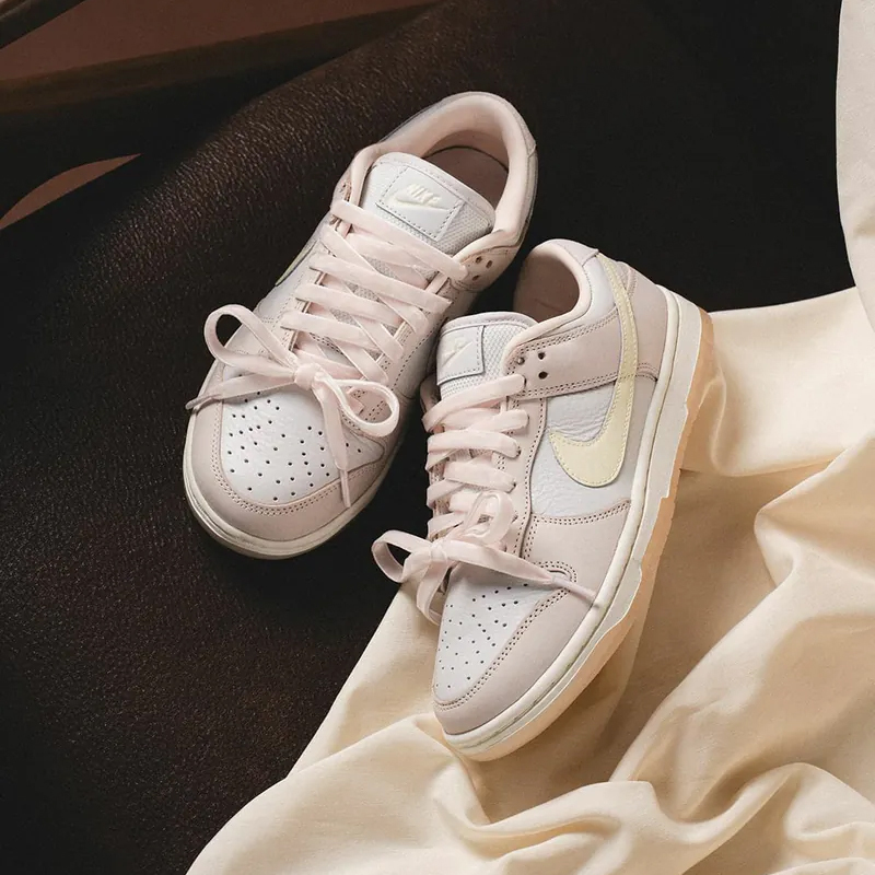 Nike Dunk Low PREMIUM 粉奶杏 蝴蝶結 柔粉 淡粉紅色 牛奶糖底 女鞋 FB7910-601