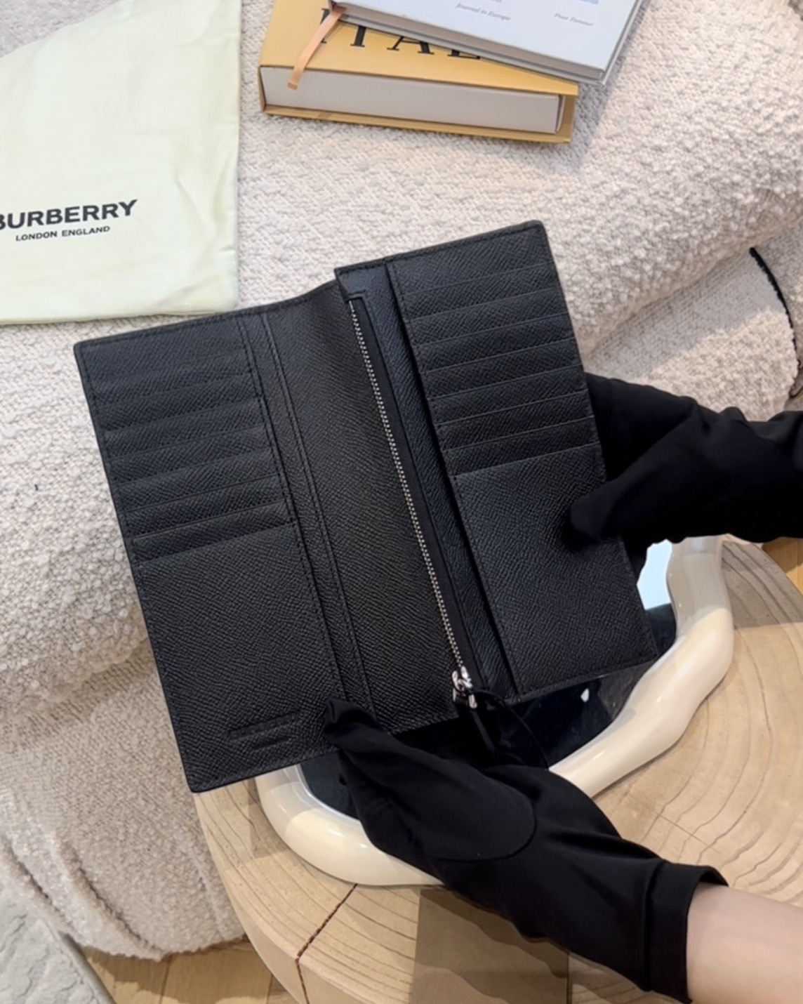 BURBERRY｜TB 粒面小牛皮長夾 黑色