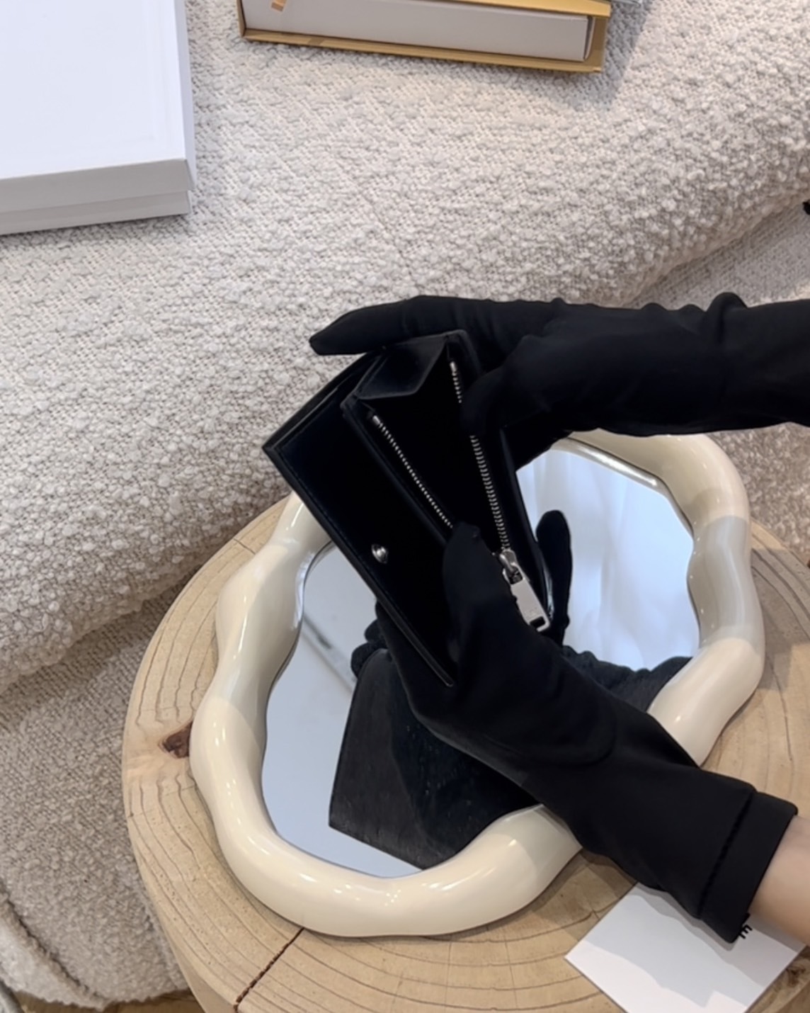 CELINE｜凱旋門壓花小牛皮 黑色