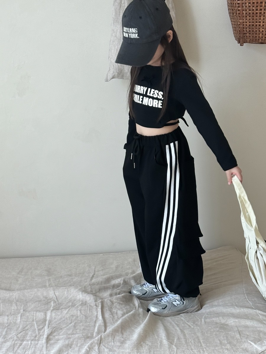 小辣妹運動風合身後綁帶上衣