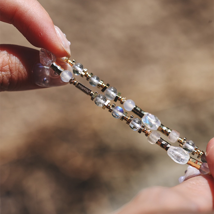 潛規則：馬島月光｜灰月光｜白水晶｜拉長石｜白玉髓｜黑草莓