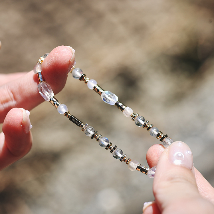 潛規則：馬島月光｜灰月光｜白水晶｜拉長石｜白玉髓｜黑草莓