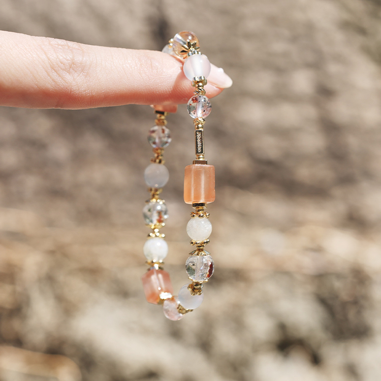 曲折：紅兔毛｜白幽靈｜黃銅礦膠花｜黑草莓紅石榴｜雪花幽靈｜白玉髓