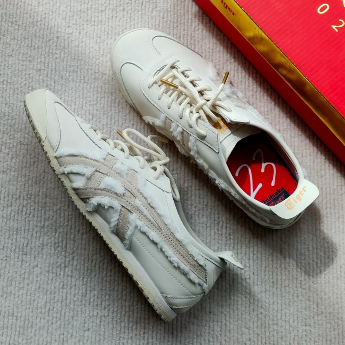 Onitsuka Tiger 鬼塚虎 24cm ONITSUKA TIGER MEXICO 66 鬼塚虎米白毛絨絨1183C125-100