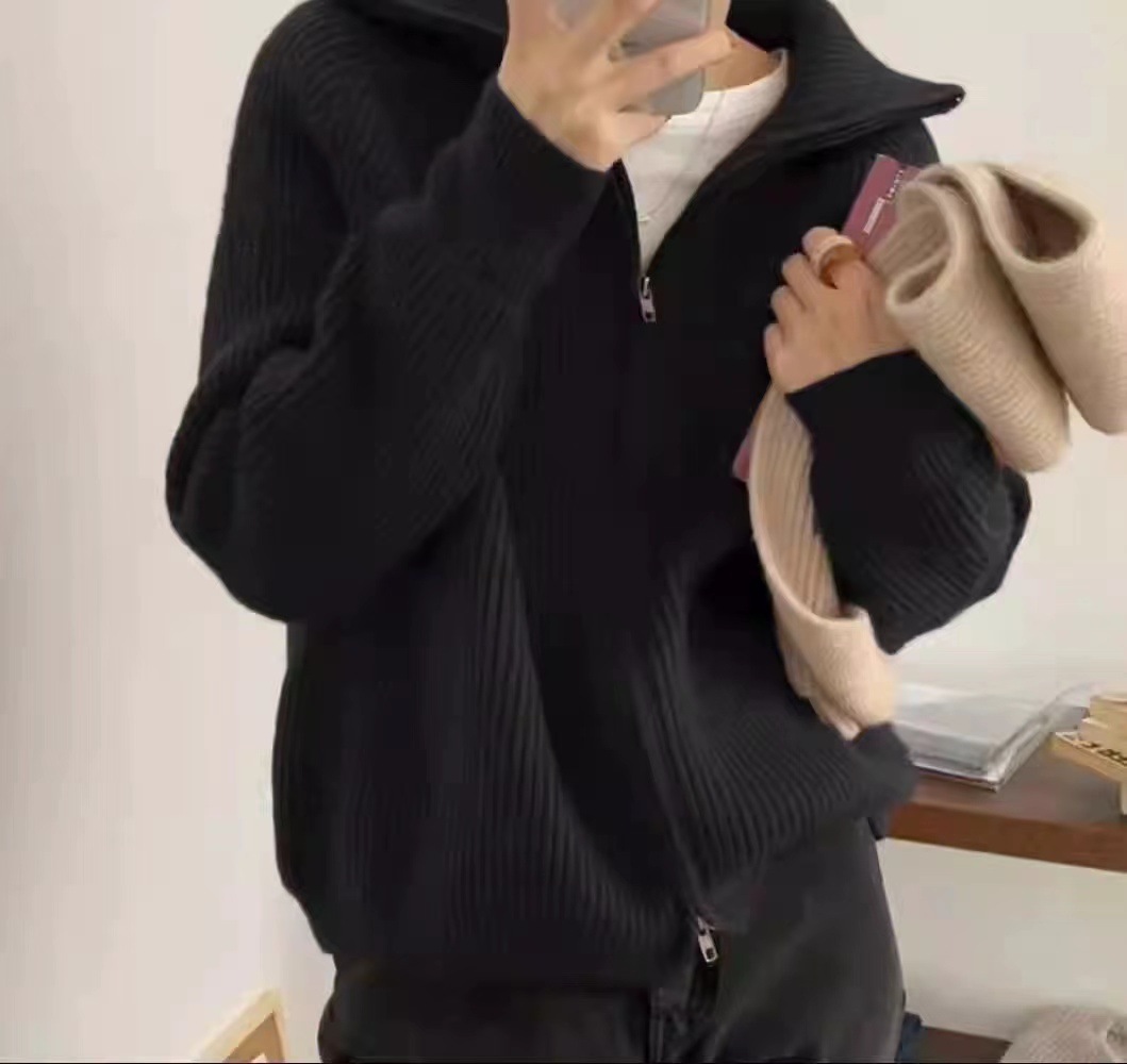ᴷᴼᴿᴱᴬ 正韓🇰🇷 <現貨>低調百搭拉鍊立領針織外套 （黑色）