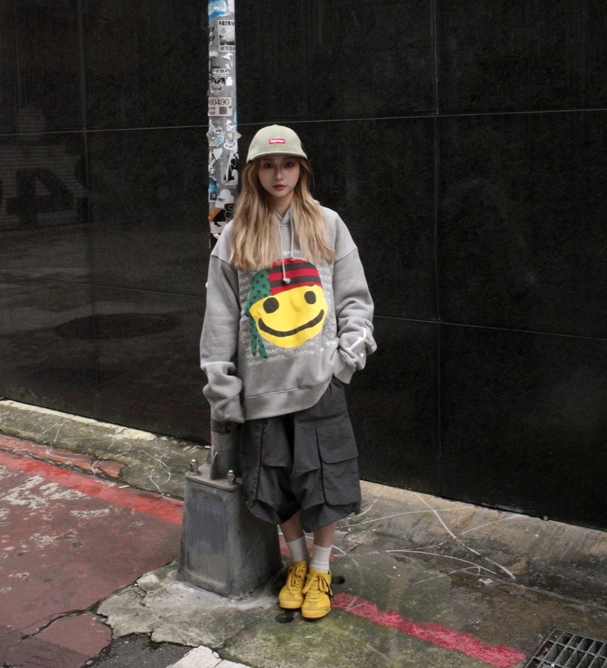 DENIM TEARS CPFM 笑臉帽T 灰色