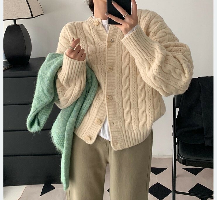 ᴷᴼᴿᴱᴬ 正韓🇰🇷 <現貨>柔軟暖心經典編織麻花針織外套(七色）