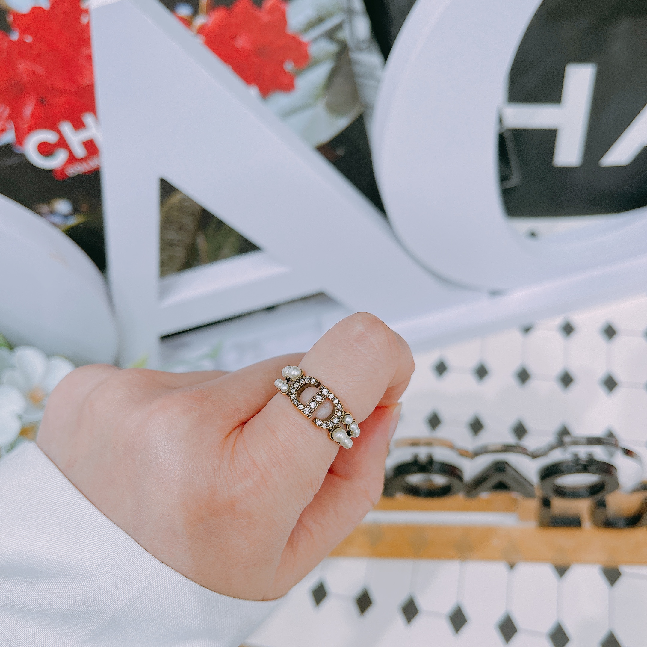 【Dior】vip sale pearl double ring【新古品・新品未使用】 Dior Pre-Loved Faux Pearl CD double band ring for Women
