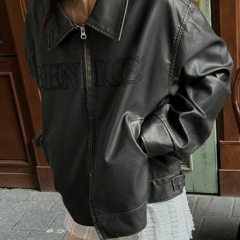 洗水反領英文字拉鍊合成皮褸 JK2579