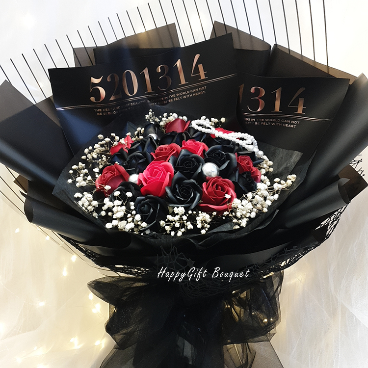 21朵黑色紅色玫瑰香皂花滿天星花束,21 Black Rose Soap Flowers Gypsophila Bouquet