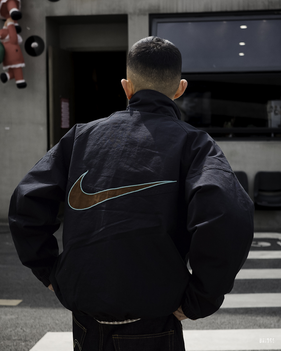 『 NIKE 穿搭神器之一 』復古風 黑衝鋒衣