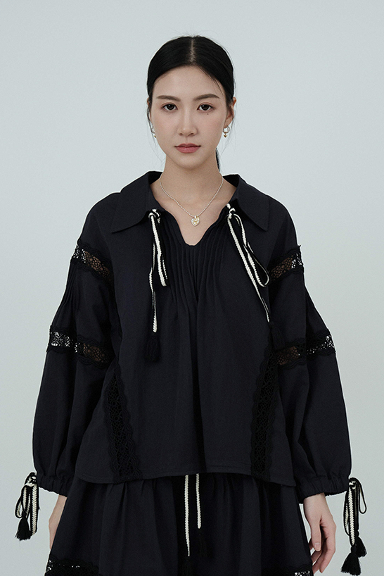 波希米亞風蕾絲邊車褶套頭上衣（現貨款式）
