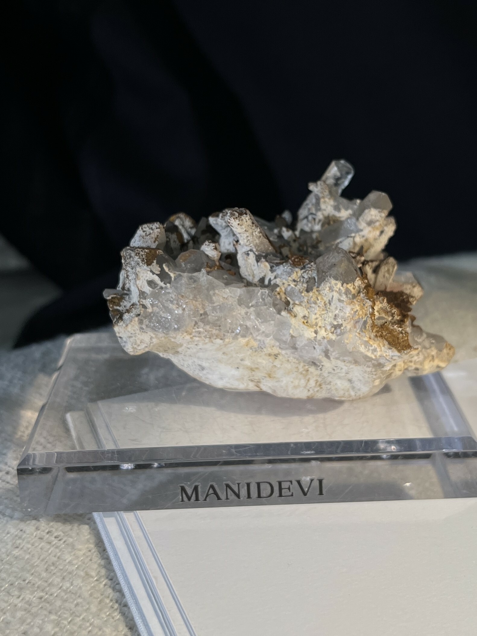 白水晶簇 Quartz