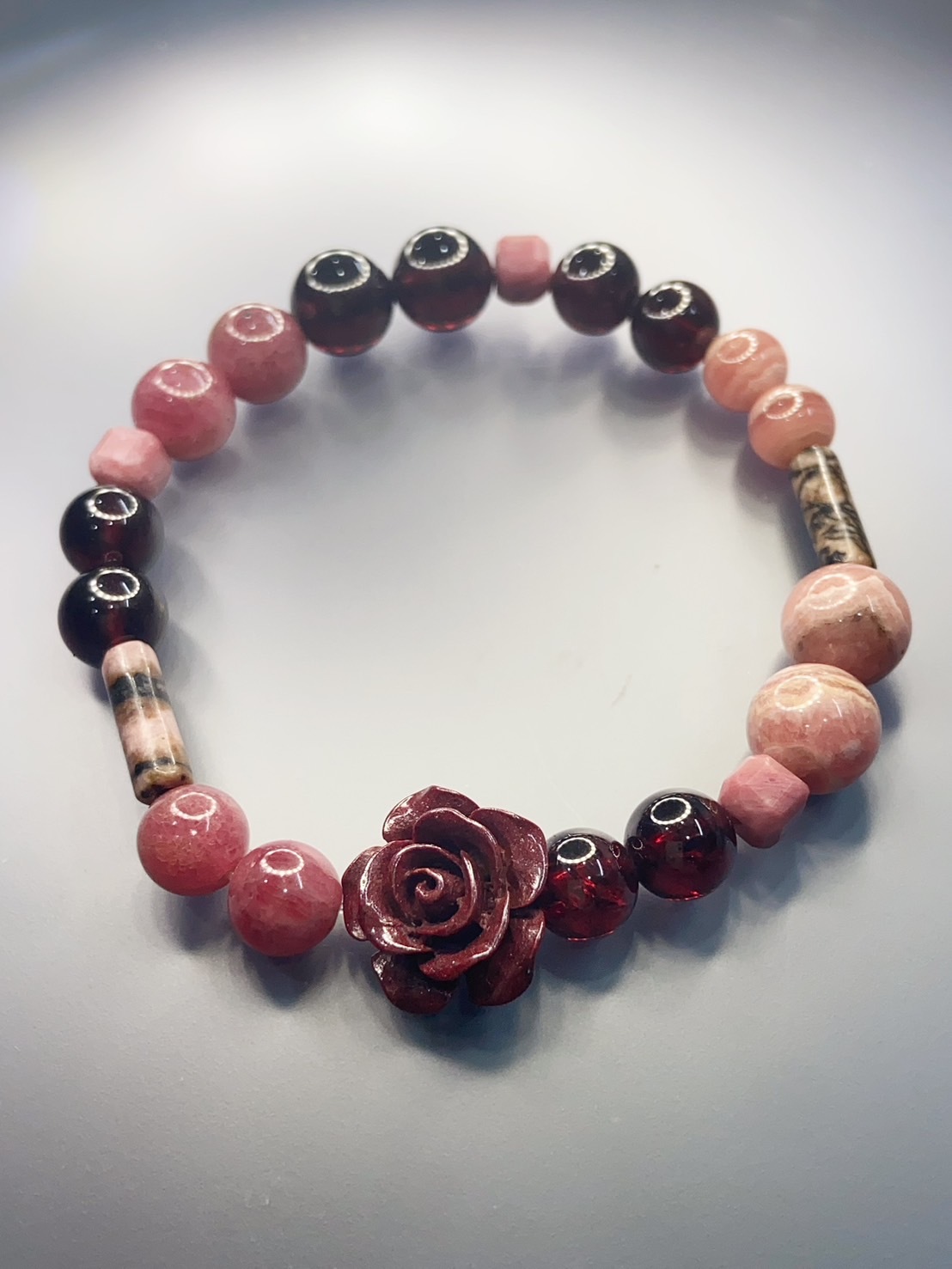 愛情玫瑰｜紅紋石、薔薇輝石、紅石榴石