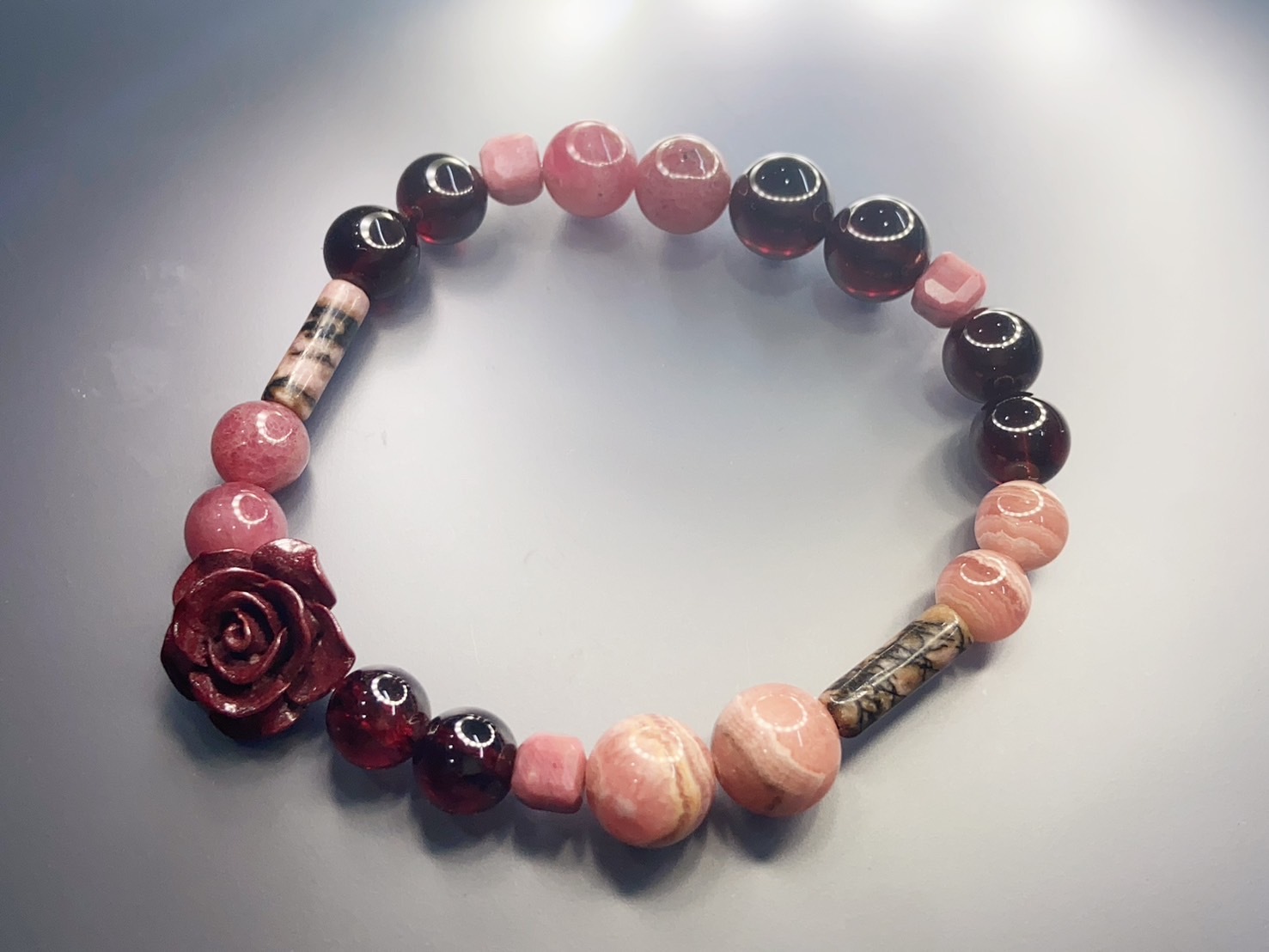 愛情玫瑰｜紅紋石、薔薇輝石、紅石榴石