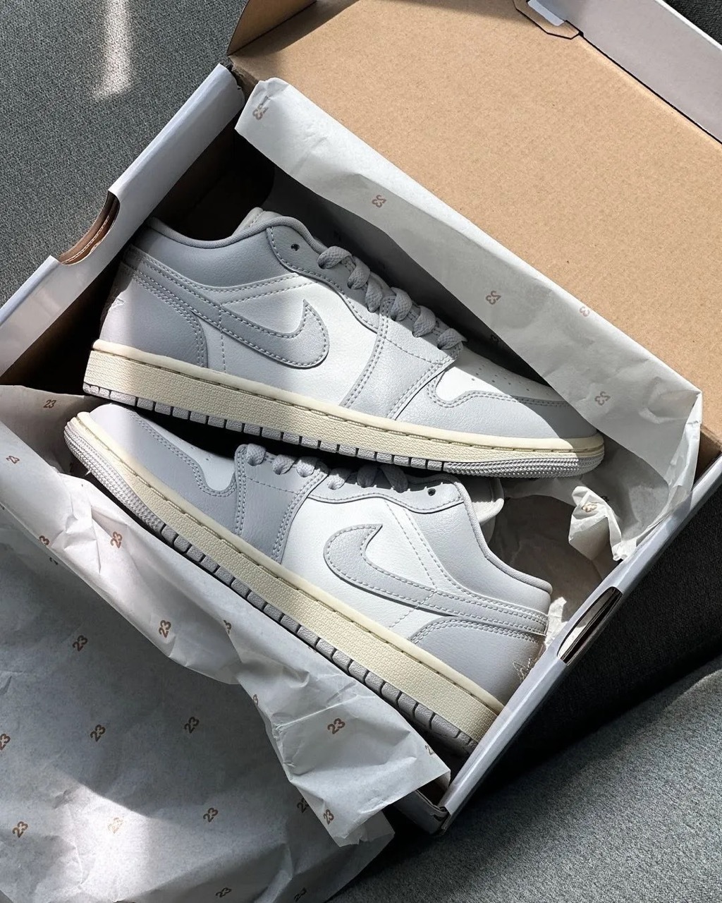 NIKE AIR JORDAN 1 AJ1 海鹽灰 淺灰 灰白 仿舊 奶油底 女鞋 DC0774-103 / 調貨