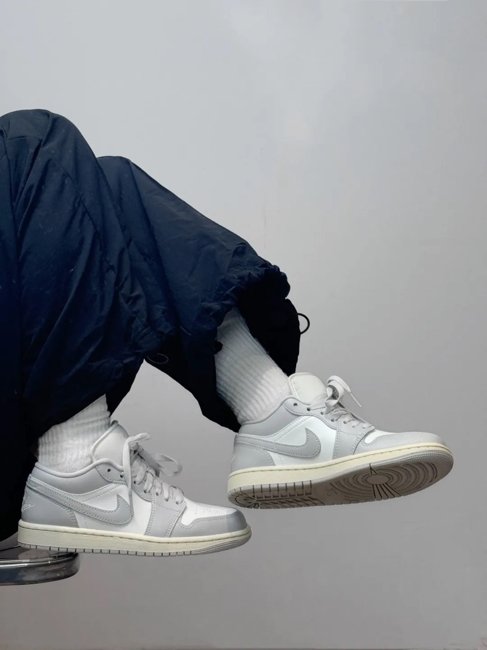 NIKE AIR JORDAN 1 AJ1 海鹽灰 淺灰 灰白 仿舊 奶油底 女鞋 DC0774-103 / 調貨