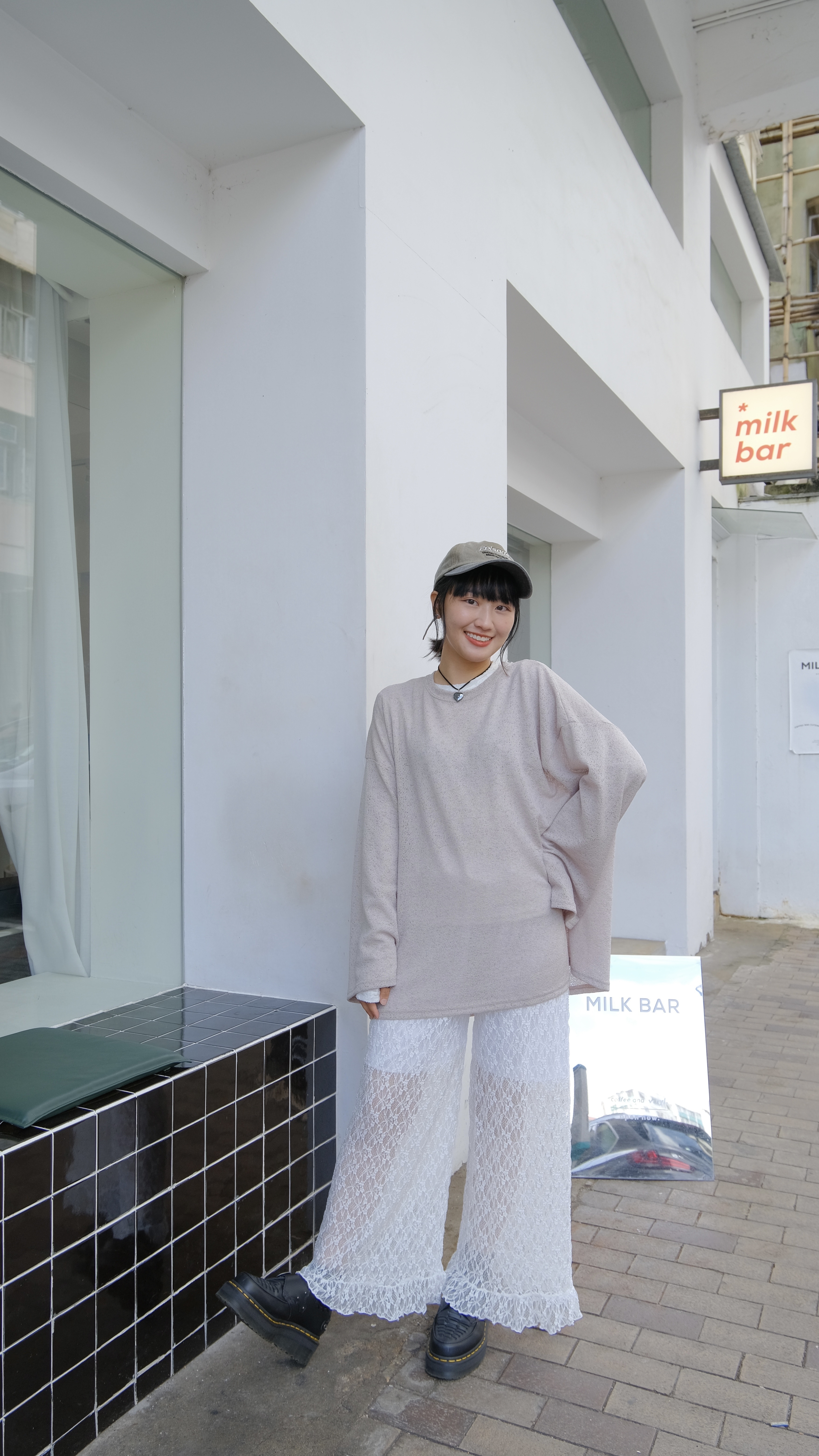 薄透透後開洞蝴蝶T