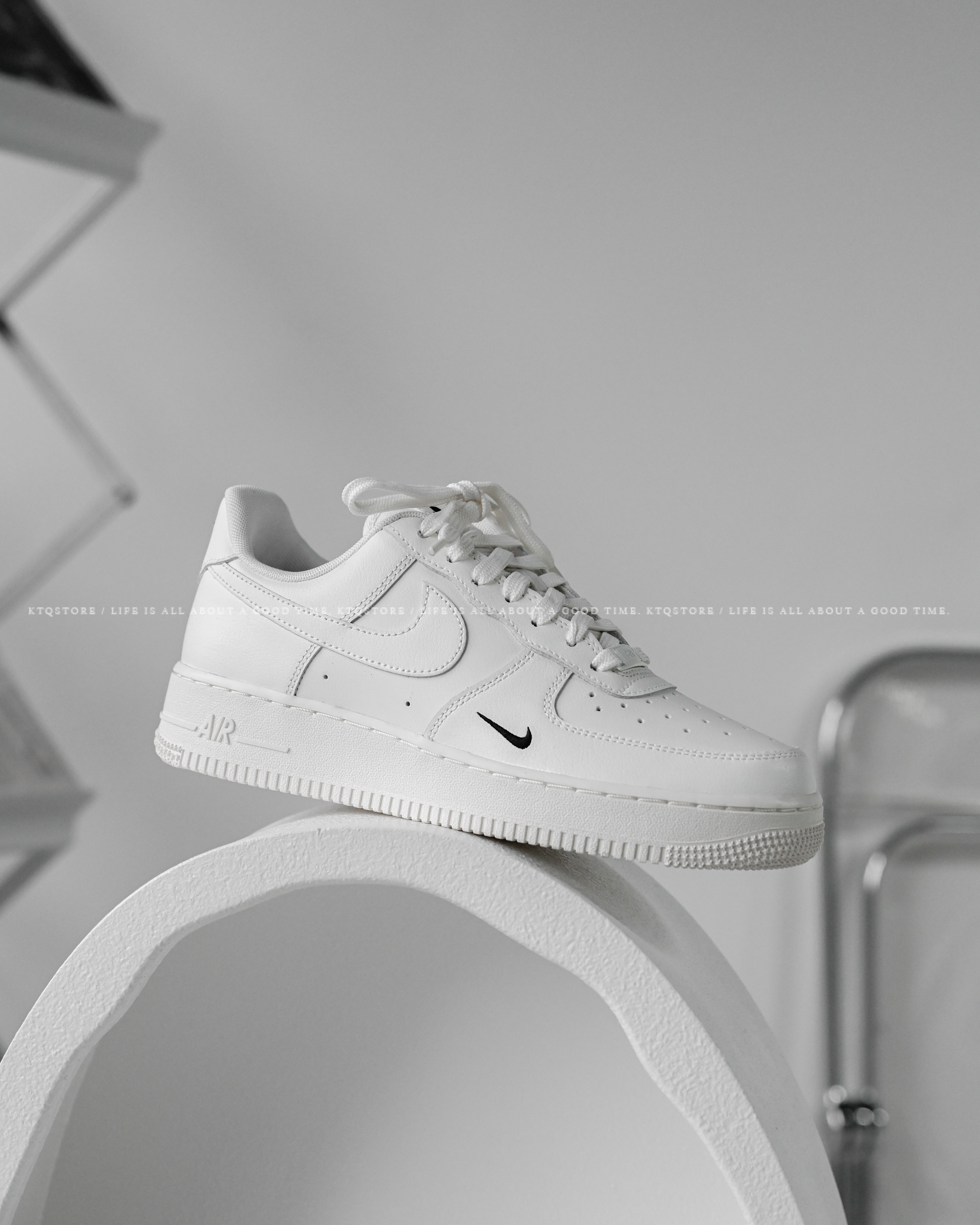 KTQ STORE ‧NIKE AIR FORCE 1 AF1 奶油白 黑 刺繡小勾 復古 女鞋 HF1058-133