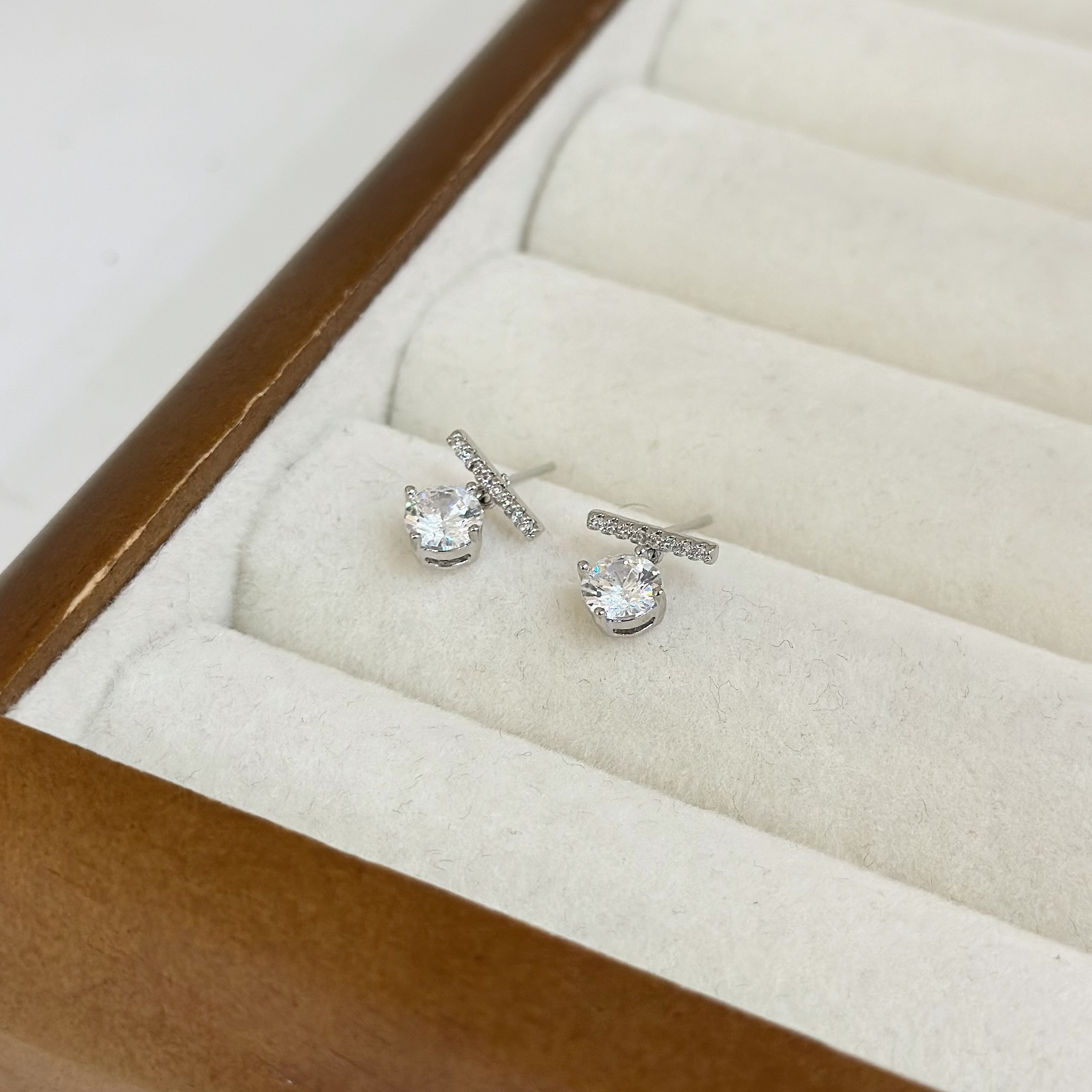 R03一字單鑽耳針