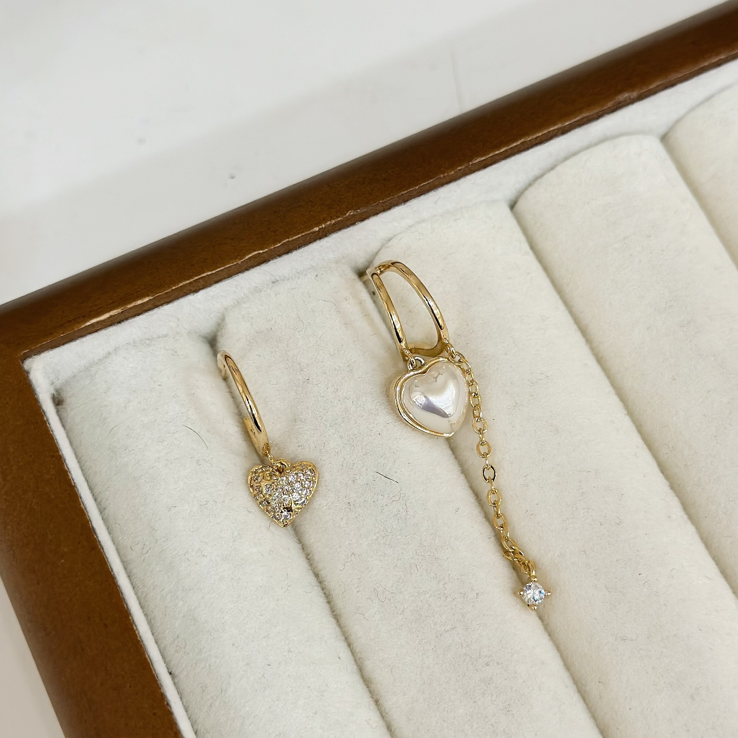 R05珍珠愛心不對稱C字圈垂吊