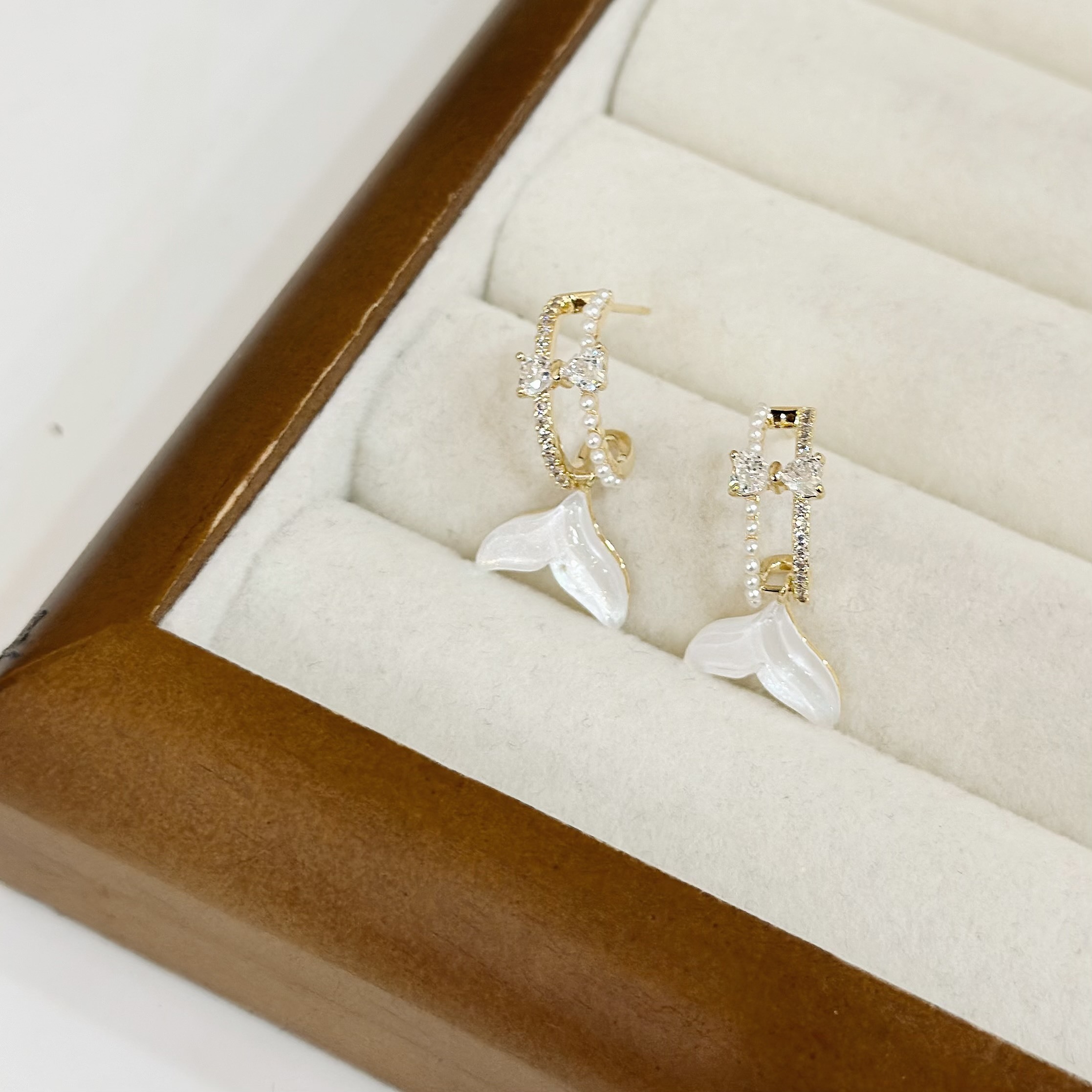 R15排鑽珍珠蝴蝶結魚尾C字圈