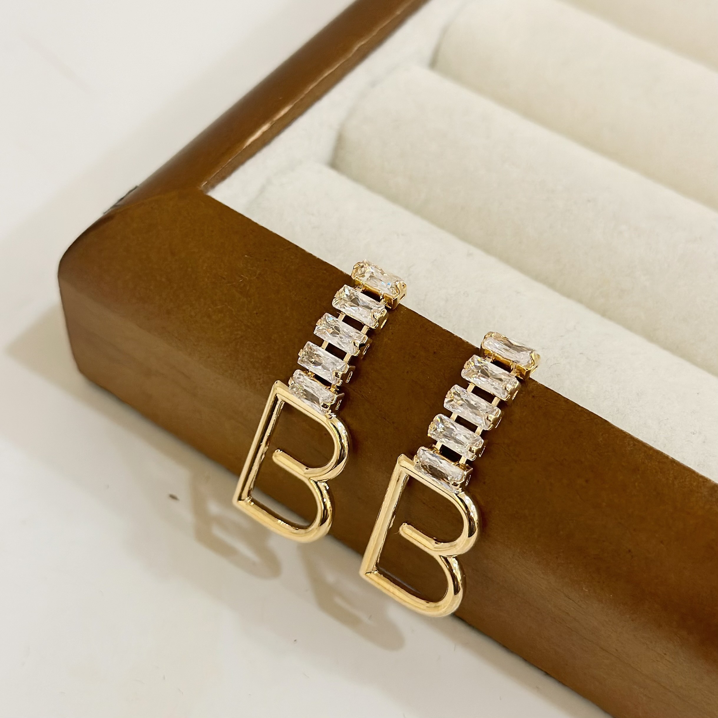 R20鋯石字母B垂吊