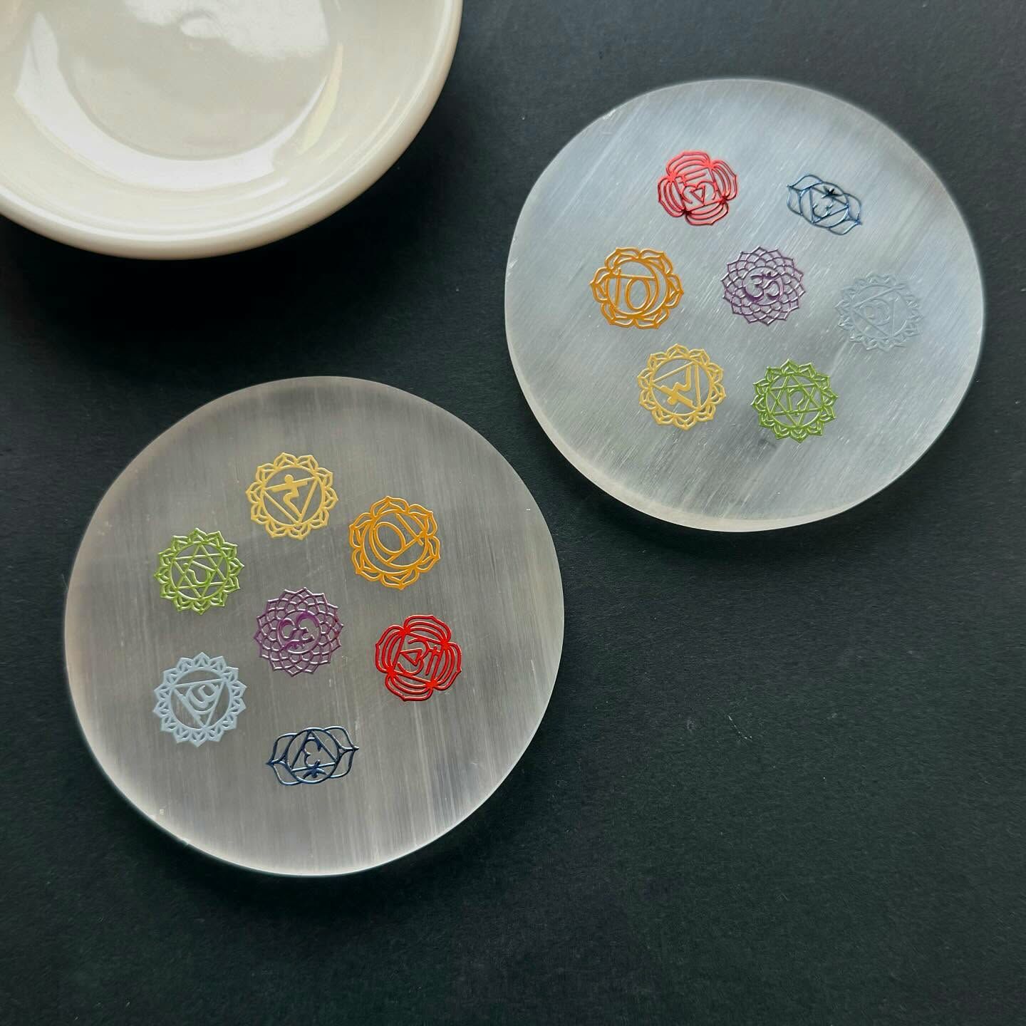 [原石] 透石膏 七脈輪圖騰