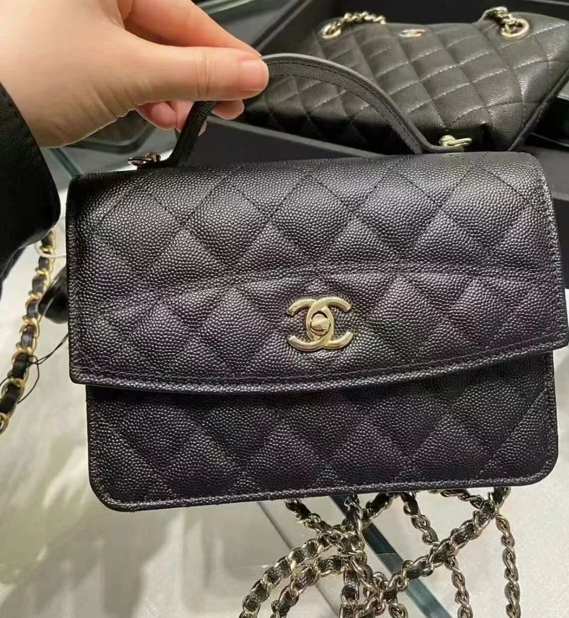 Chanel 新款两用包（ 約兩星期到） -M