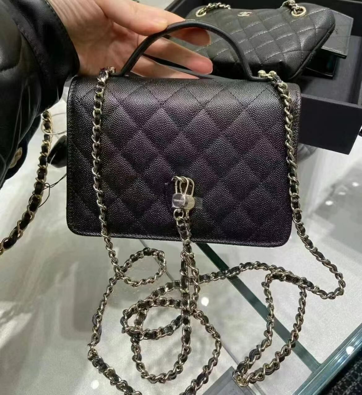 Chanel 新款两用包（ 約兩星期到） -M