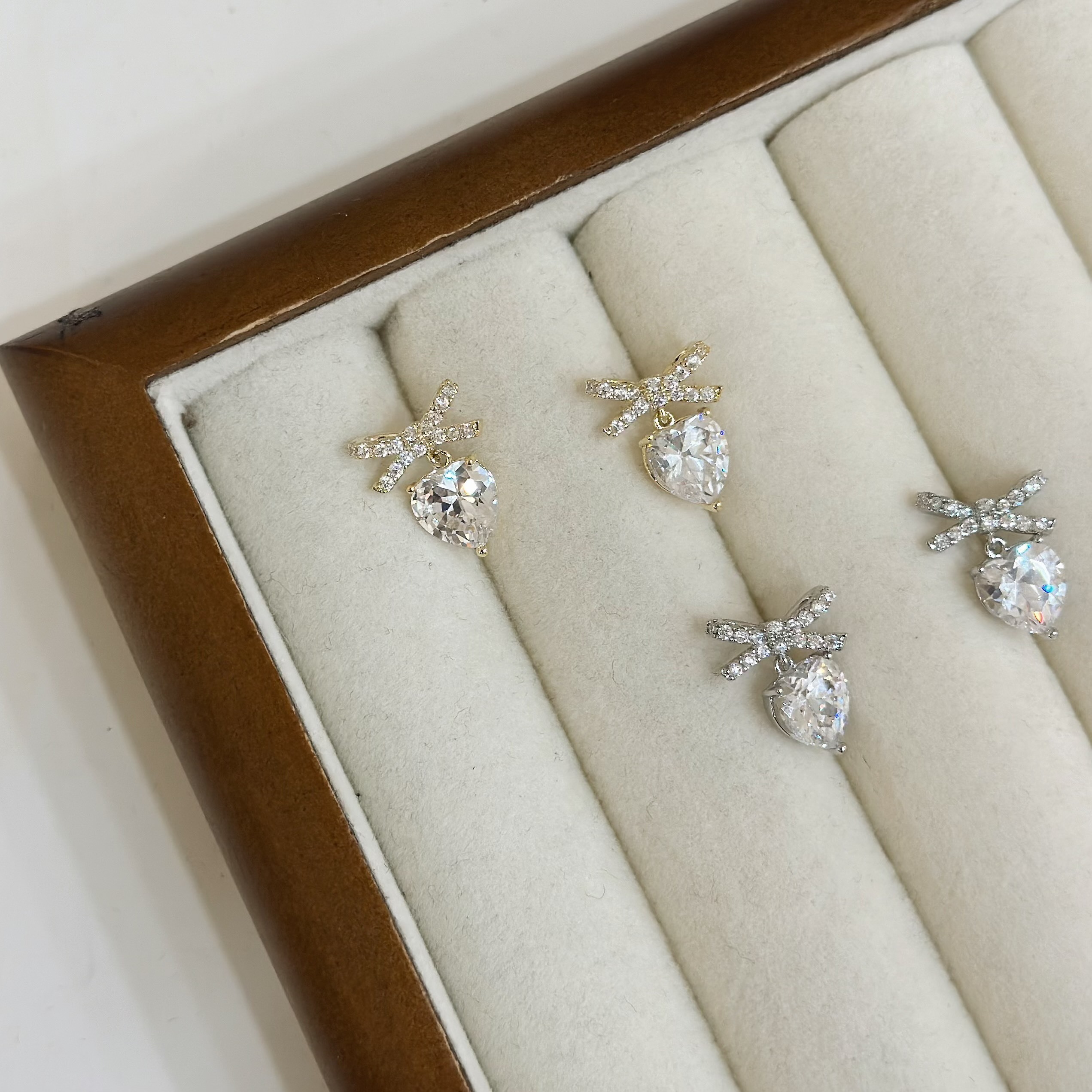 R51排鑽蝴蝶結愛心鑽小垂吊