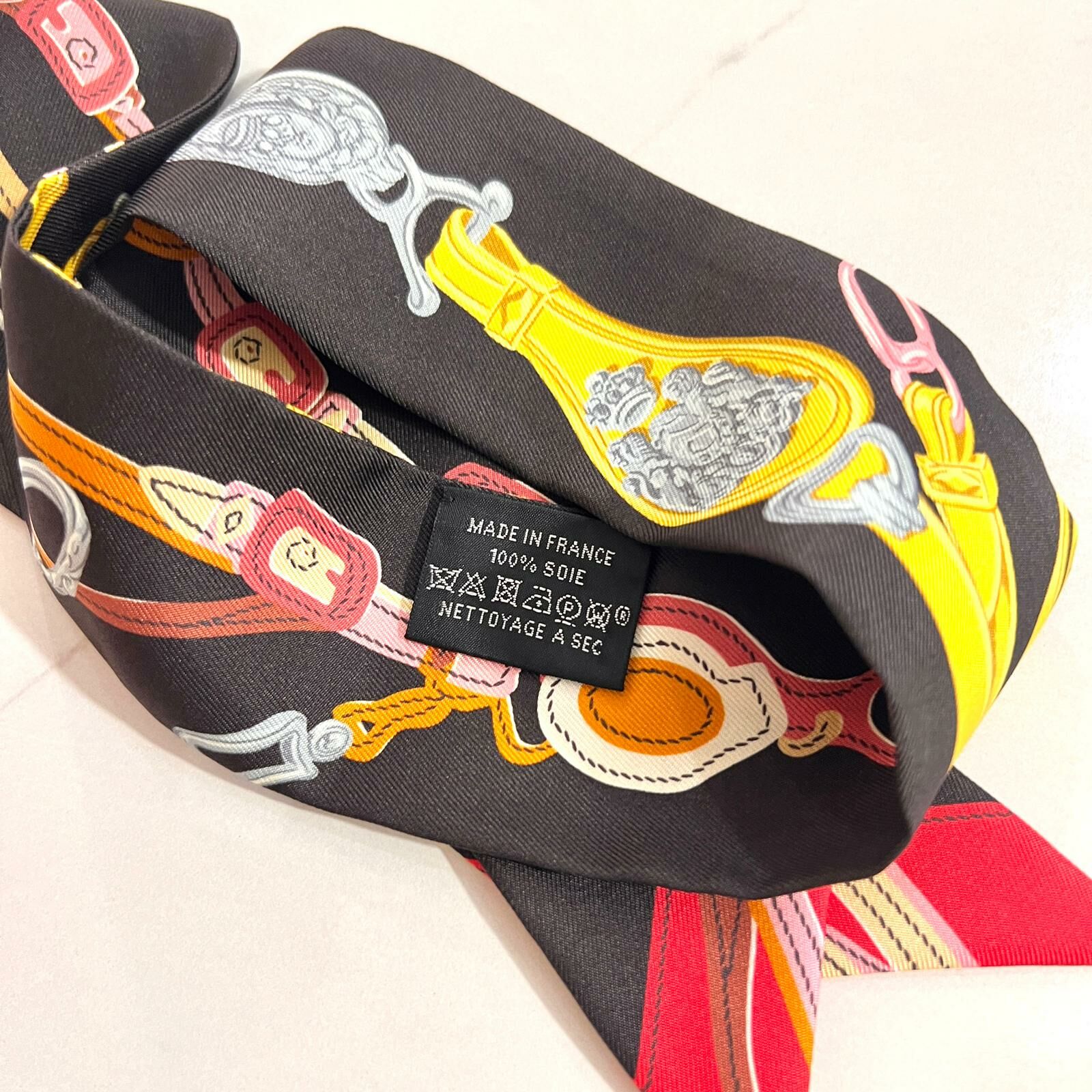 全新HERMES TWILLY 絲巾 黑色 黃色 BRIDES DE GALA APPLIQUE PIQUE #BRAND NEW #香榭站正品