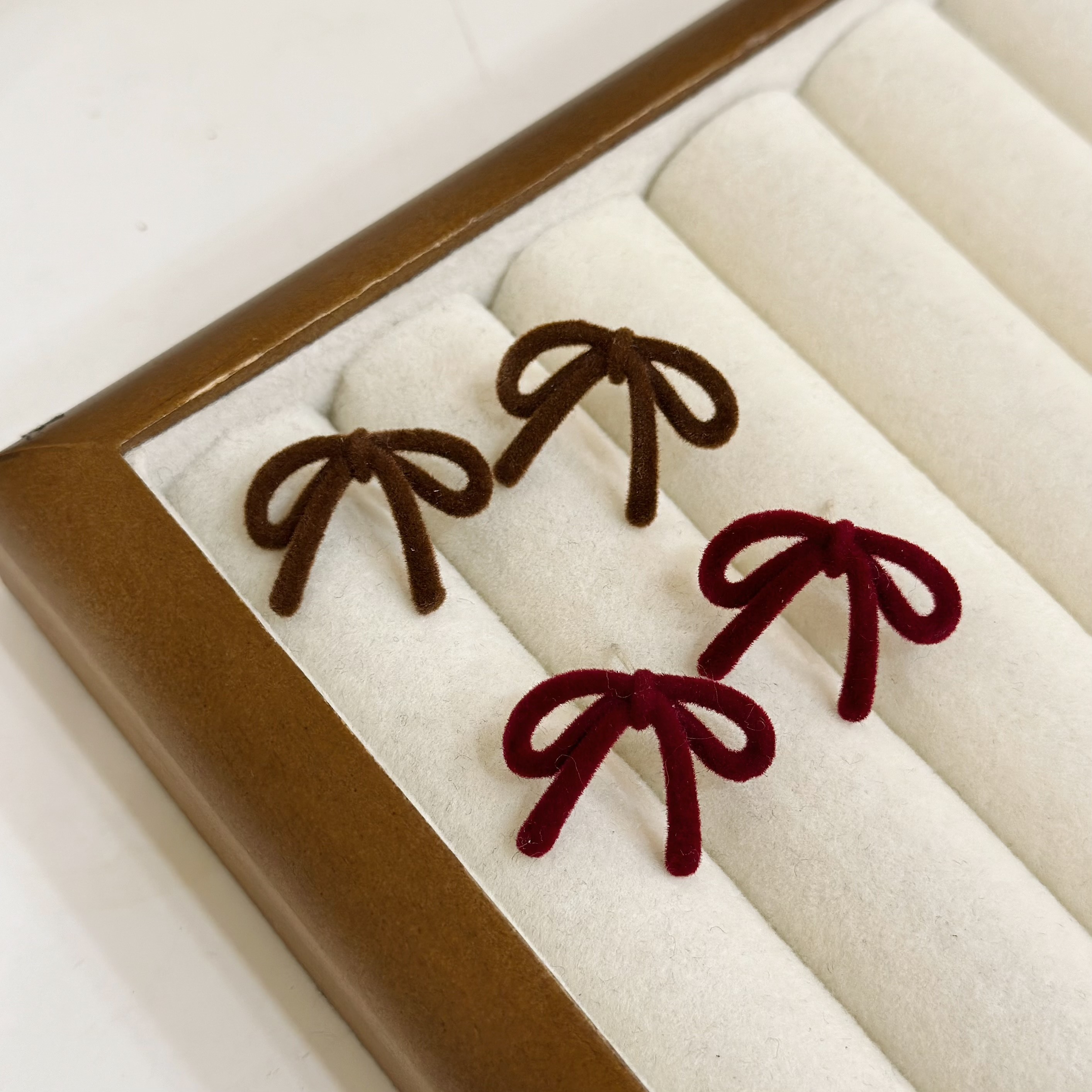 R54絨布蝴蝶結耳針