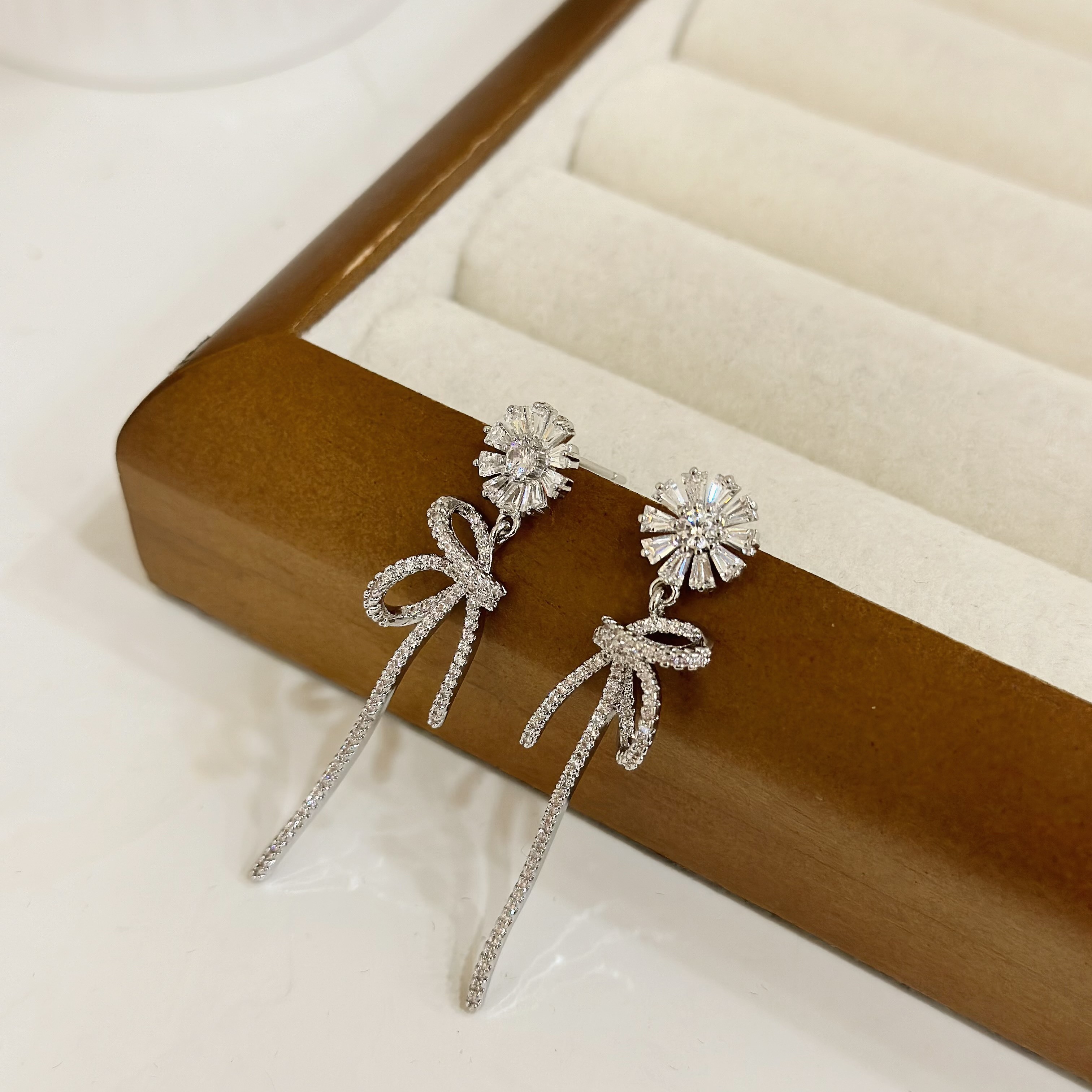 R64鋯石雪花滿鑽扭結垂吊