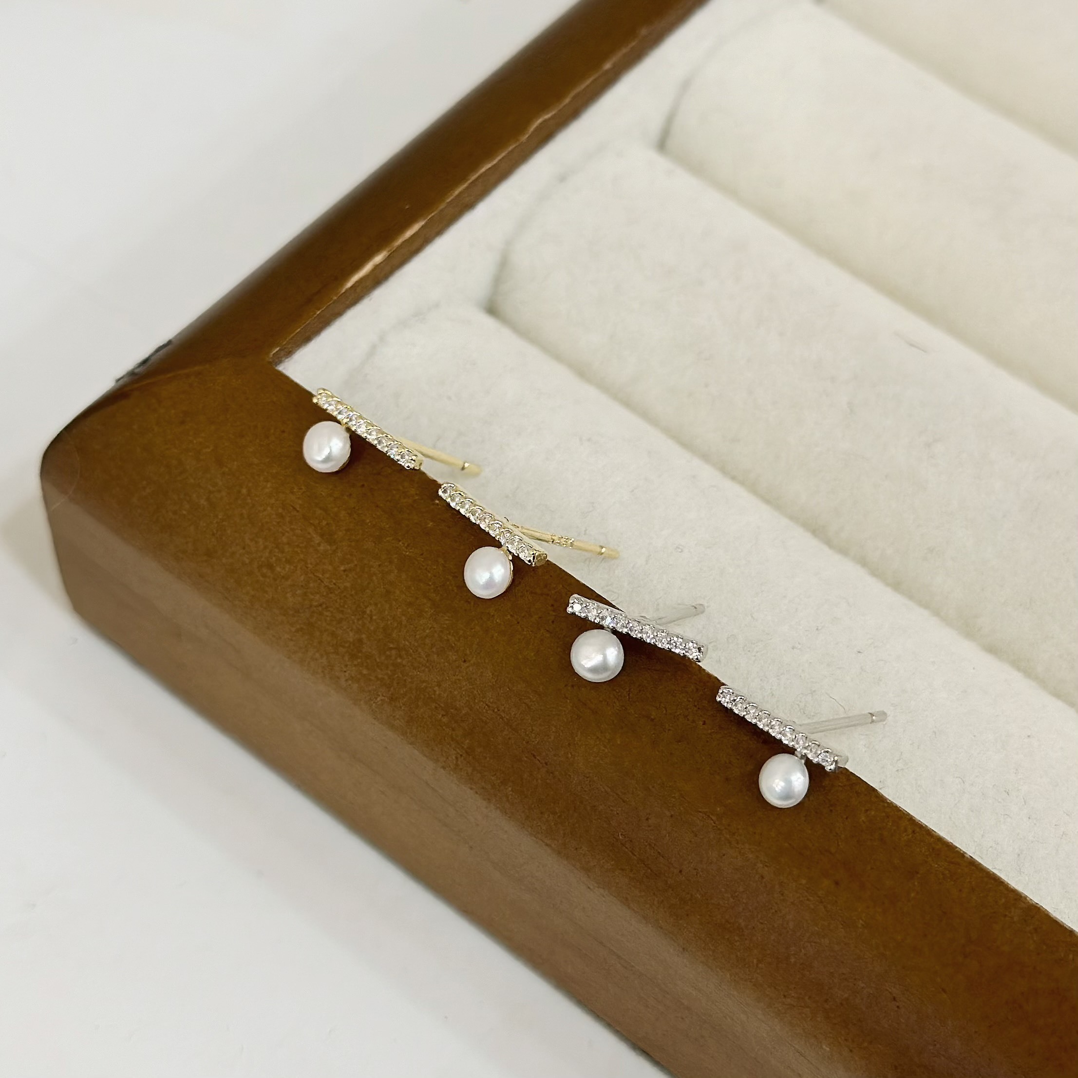 R68一字排鑽珍珠小耳針