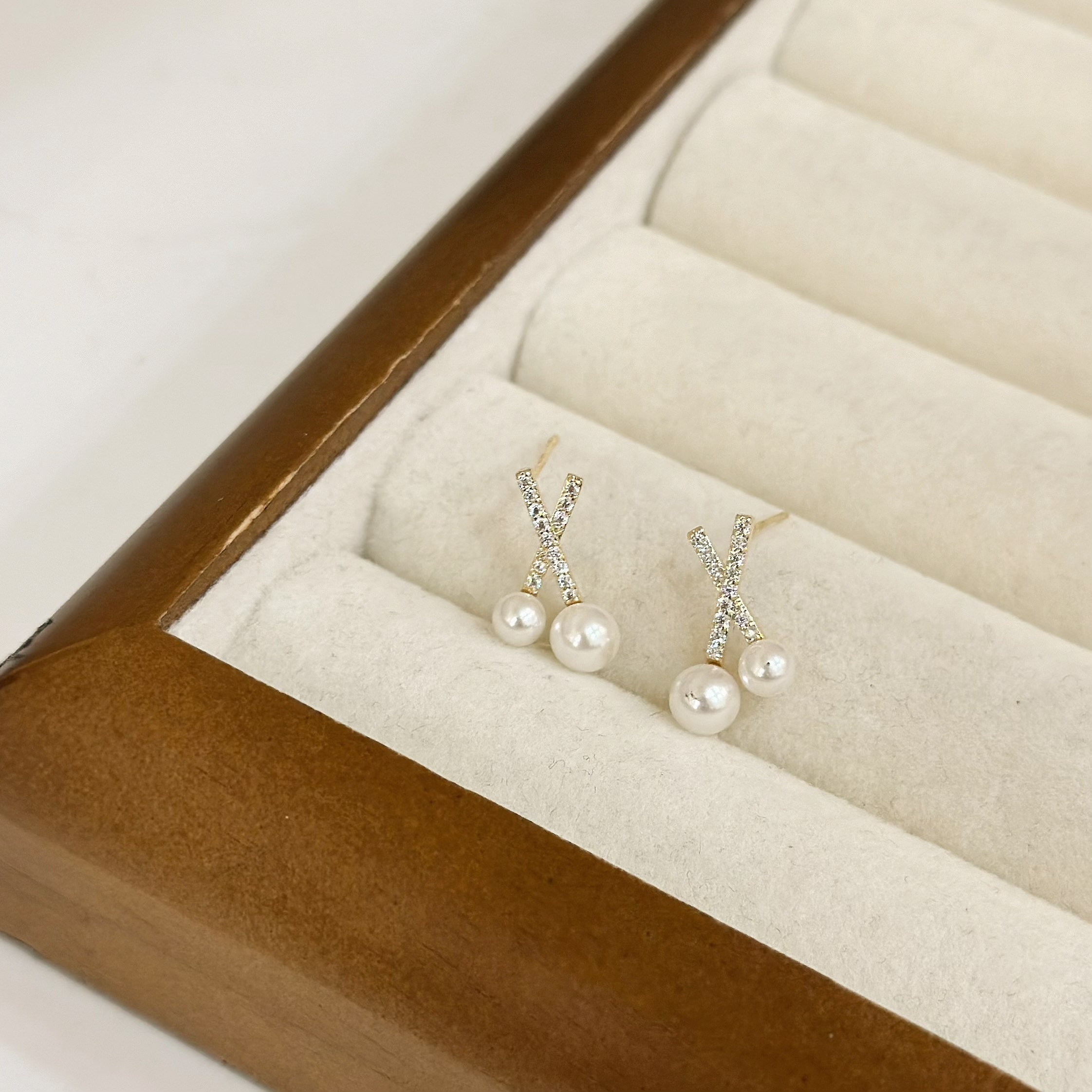 R82排鑽交叉珍珠耳針