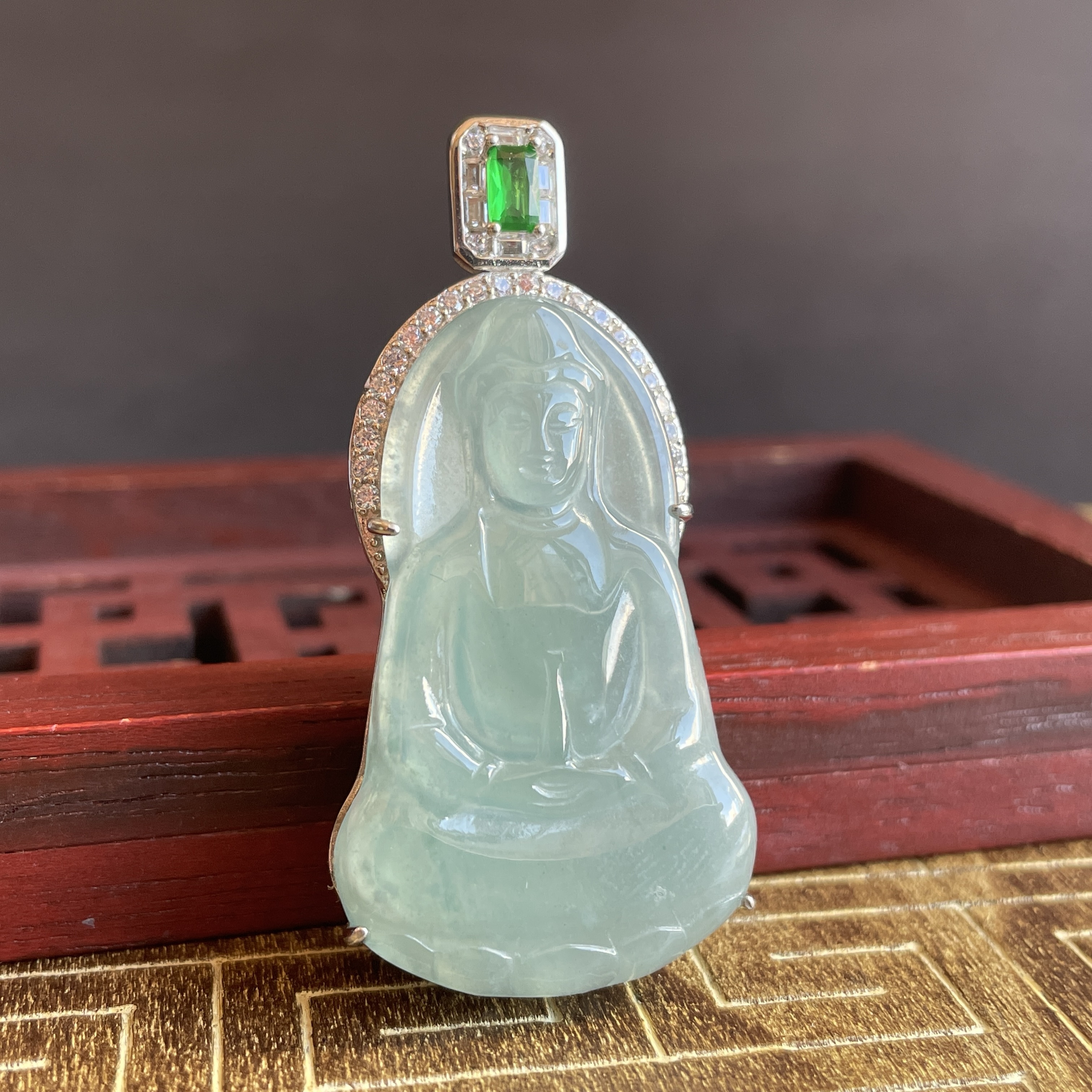 J2337 翡翠銀鑲觀音吊墜