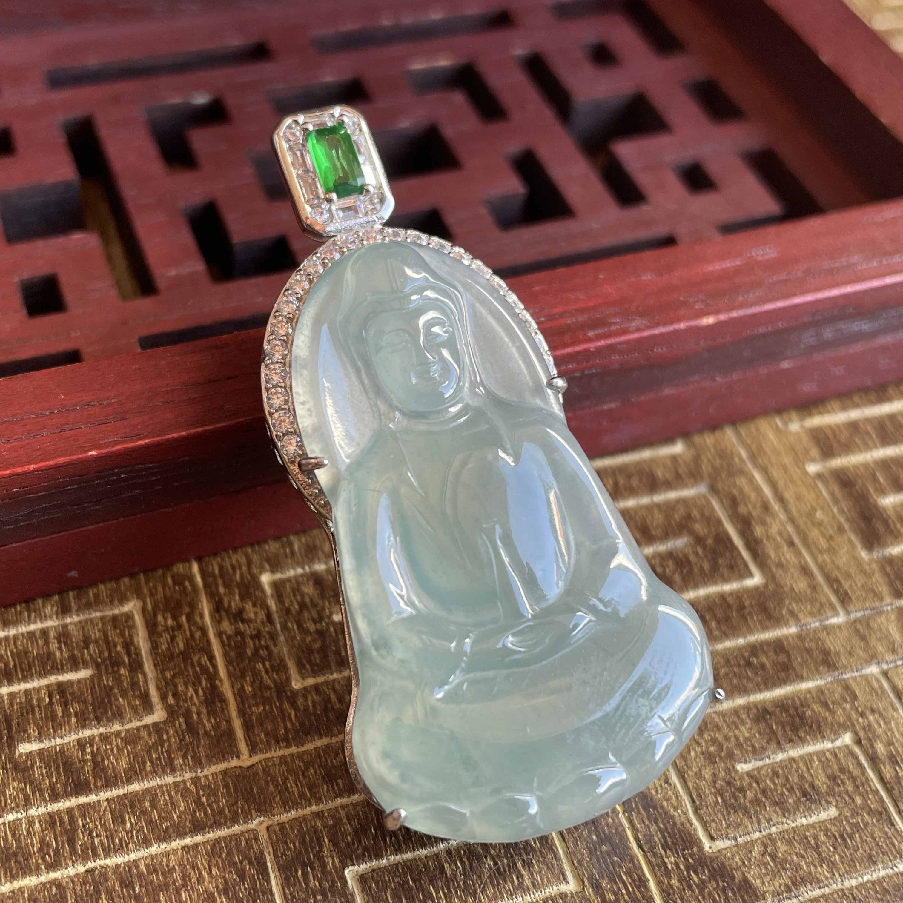 J2337 翡翠銀鑲觀音吊墜