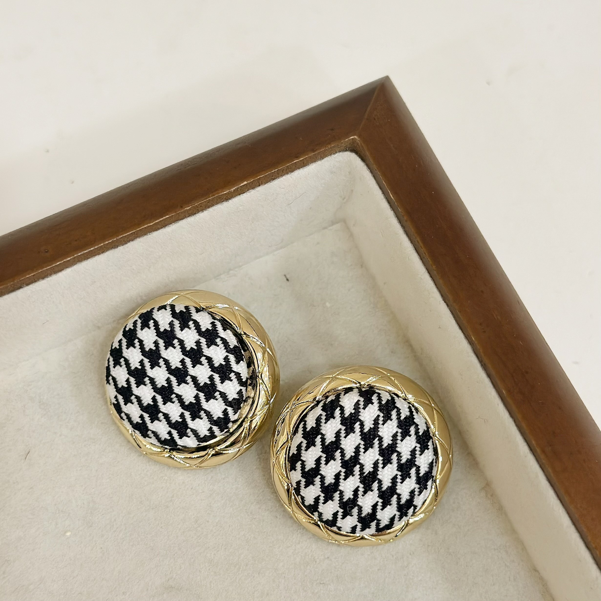 R83菱格切割千鳥格圓形耳針