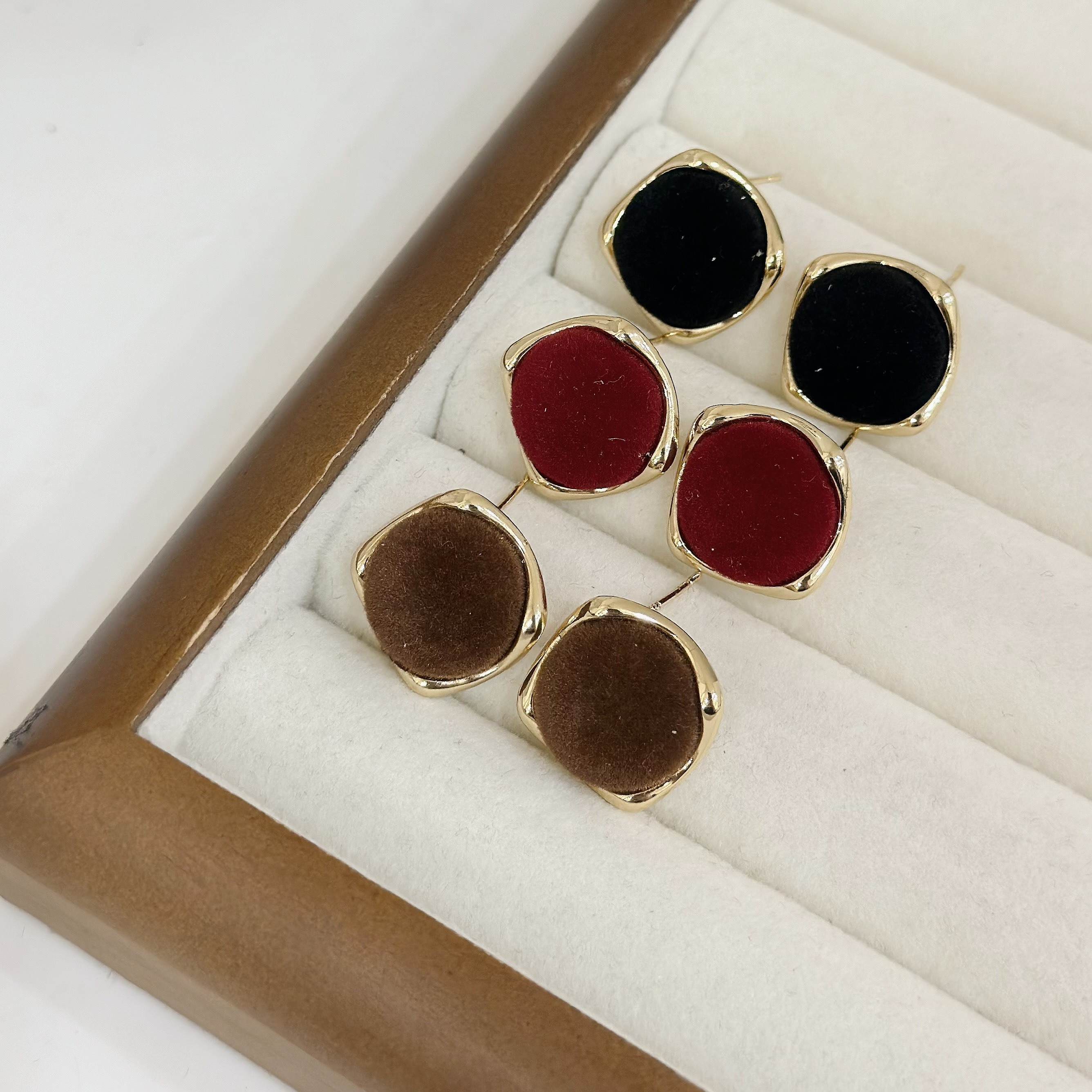 R89金邊絨布圓形耳針