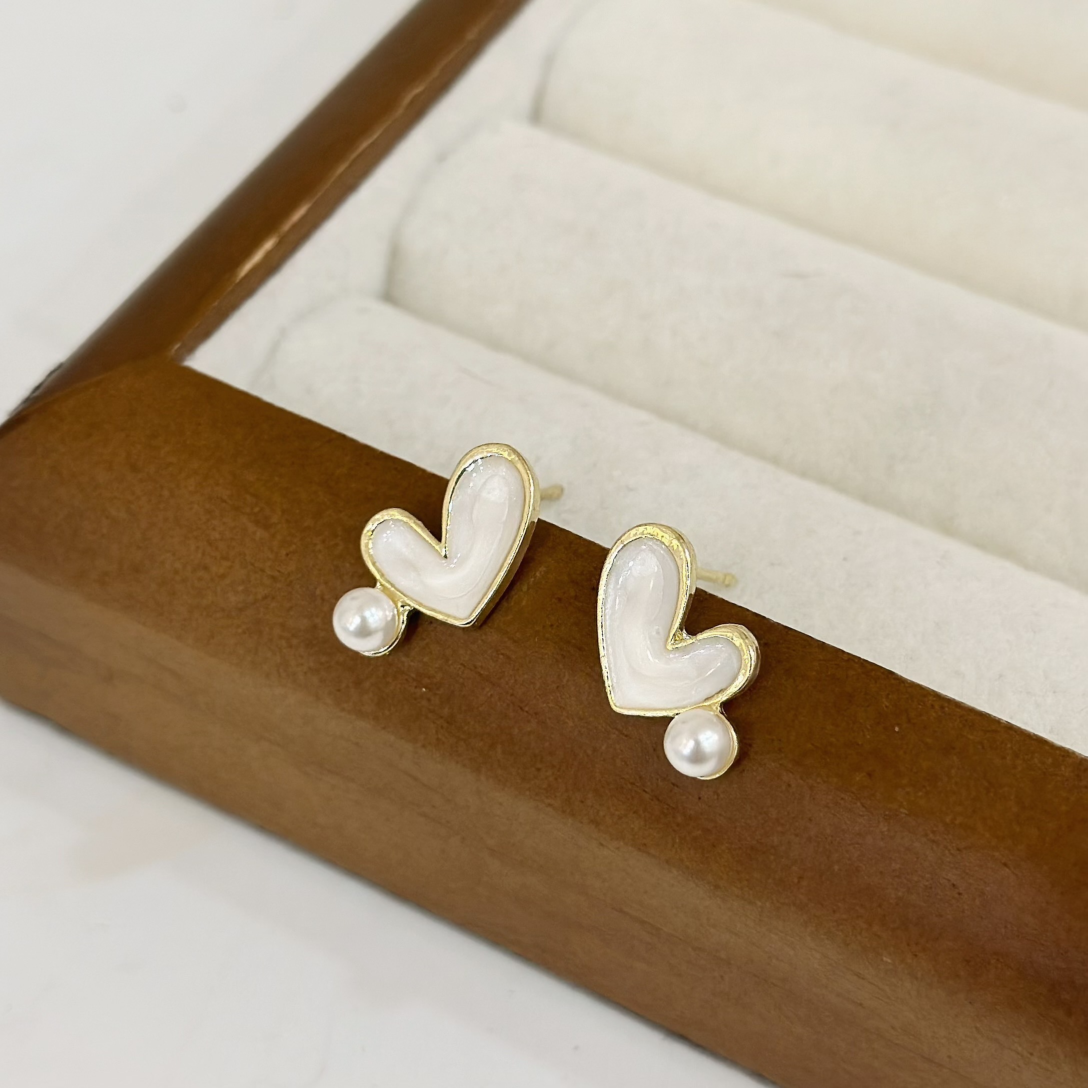 R103貝殼愛心珍珠耳針