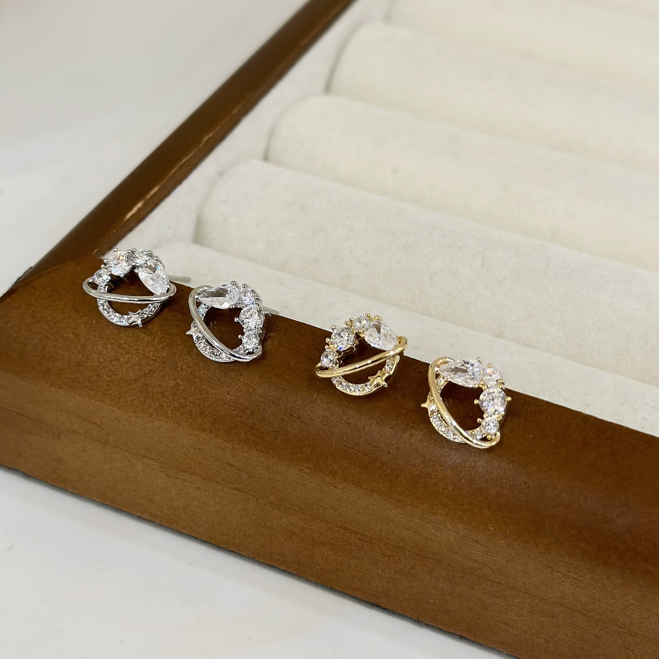 R104排鑽星球圓圈耳針