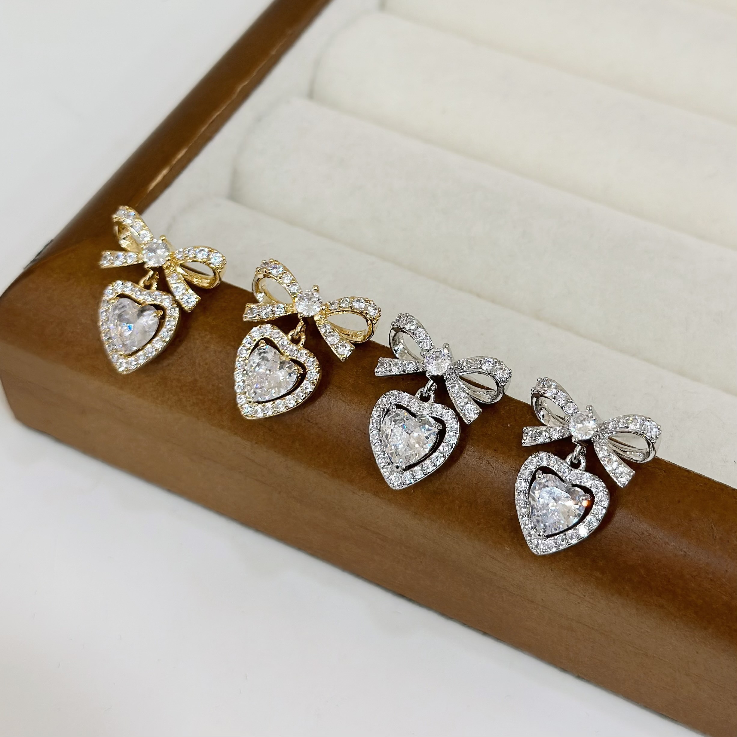 R108滿鑽蝴蝶結愛心垂吊