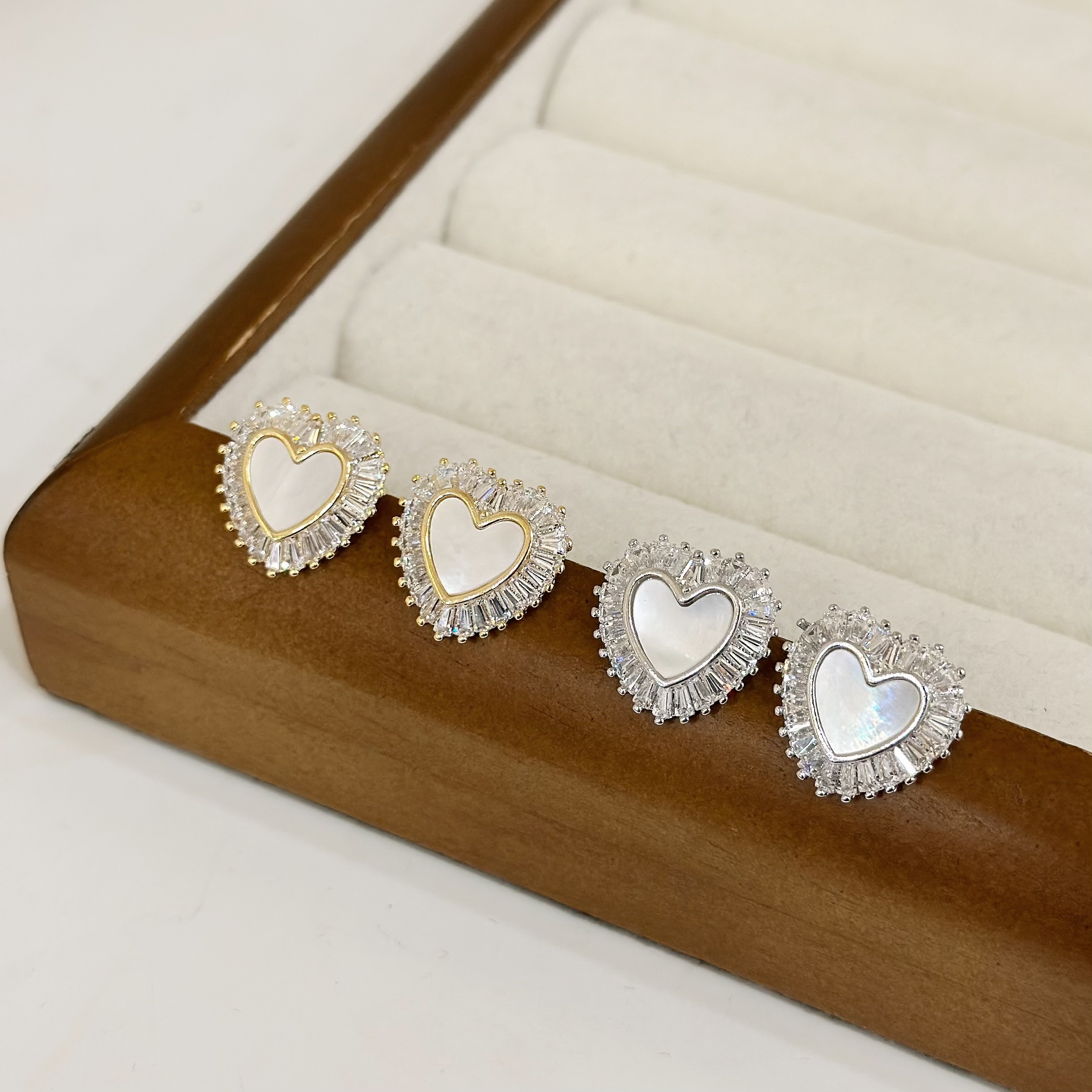 R113鋯石貝殼愛心耳針