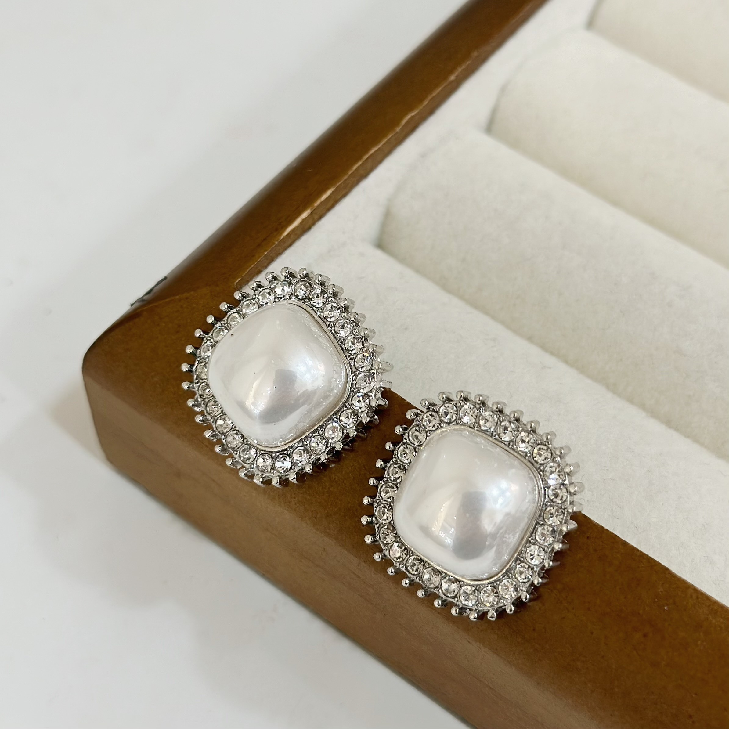 R114排鑽珍珠方塊耳針