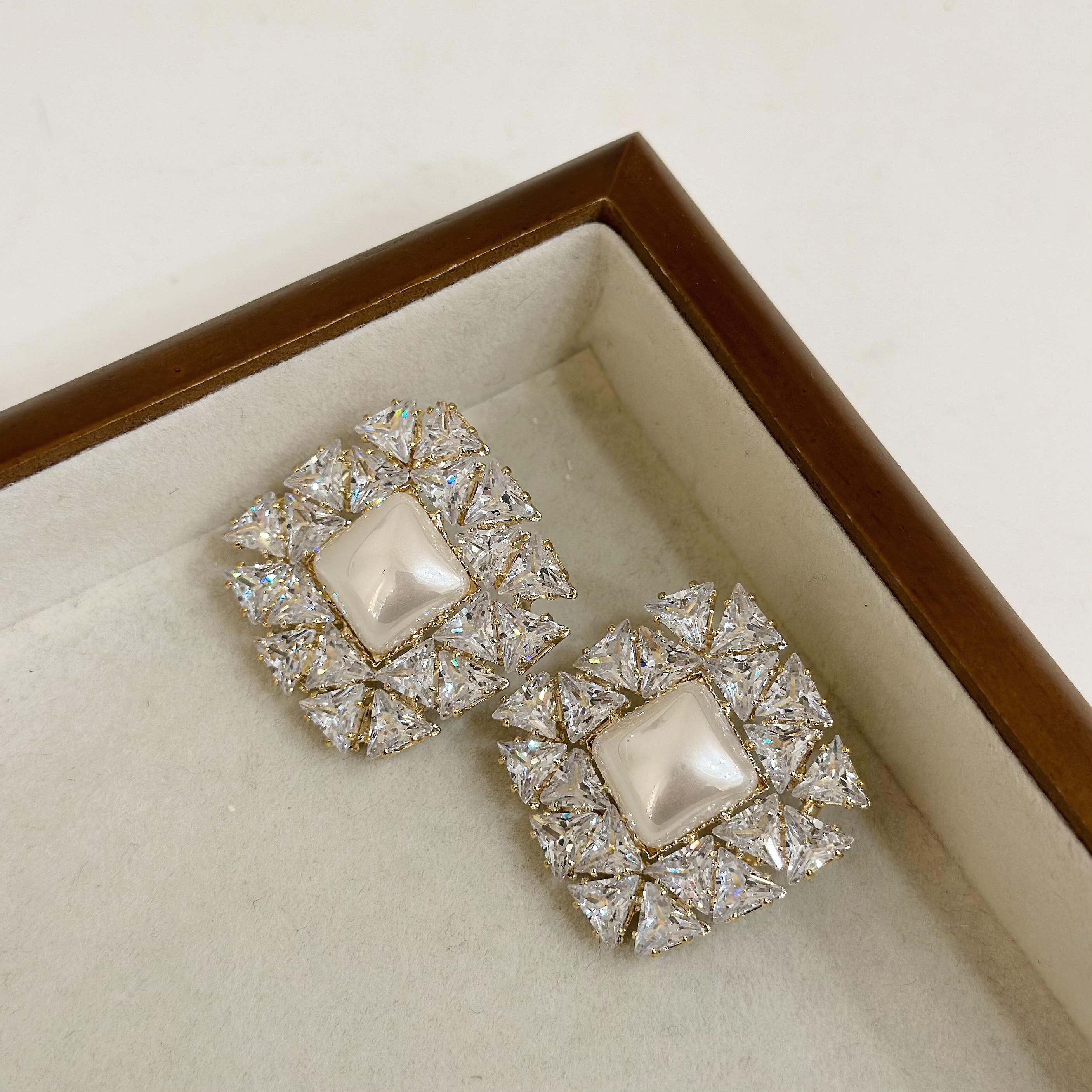 R125鋯石方塊珍珠大耳針