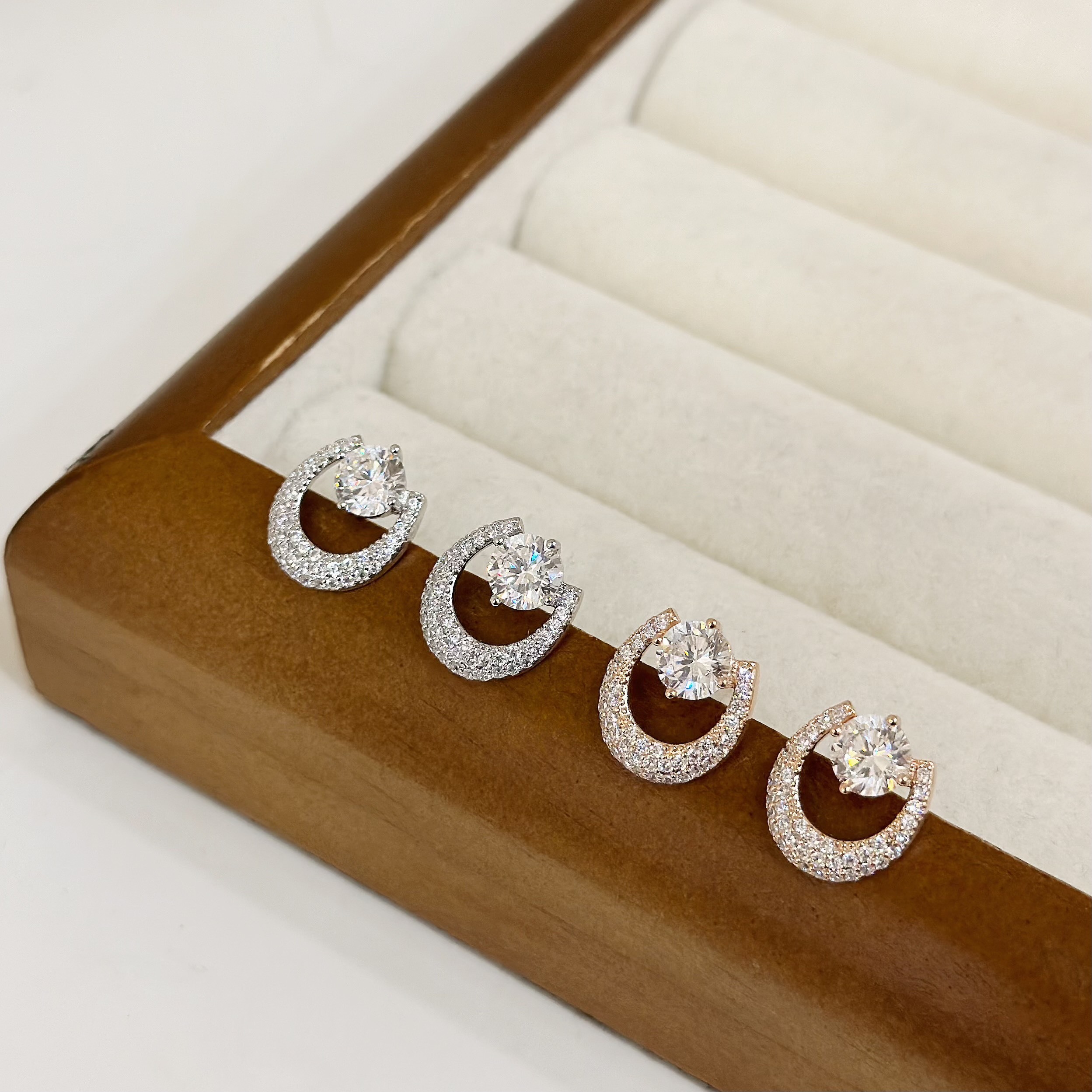 R129滿鑽U型主鑽耳針